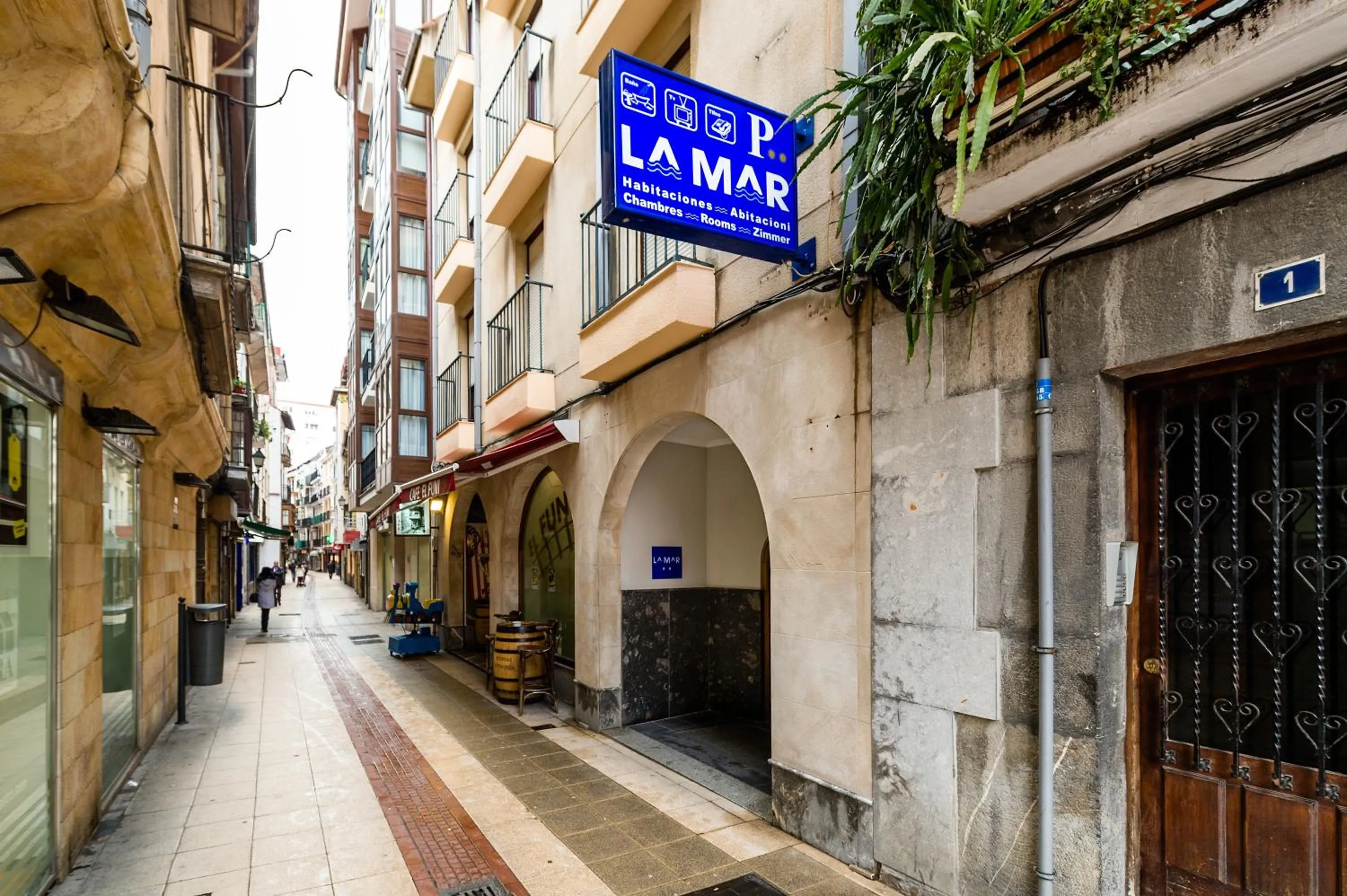 Facade/entrance in Pensión La Mar