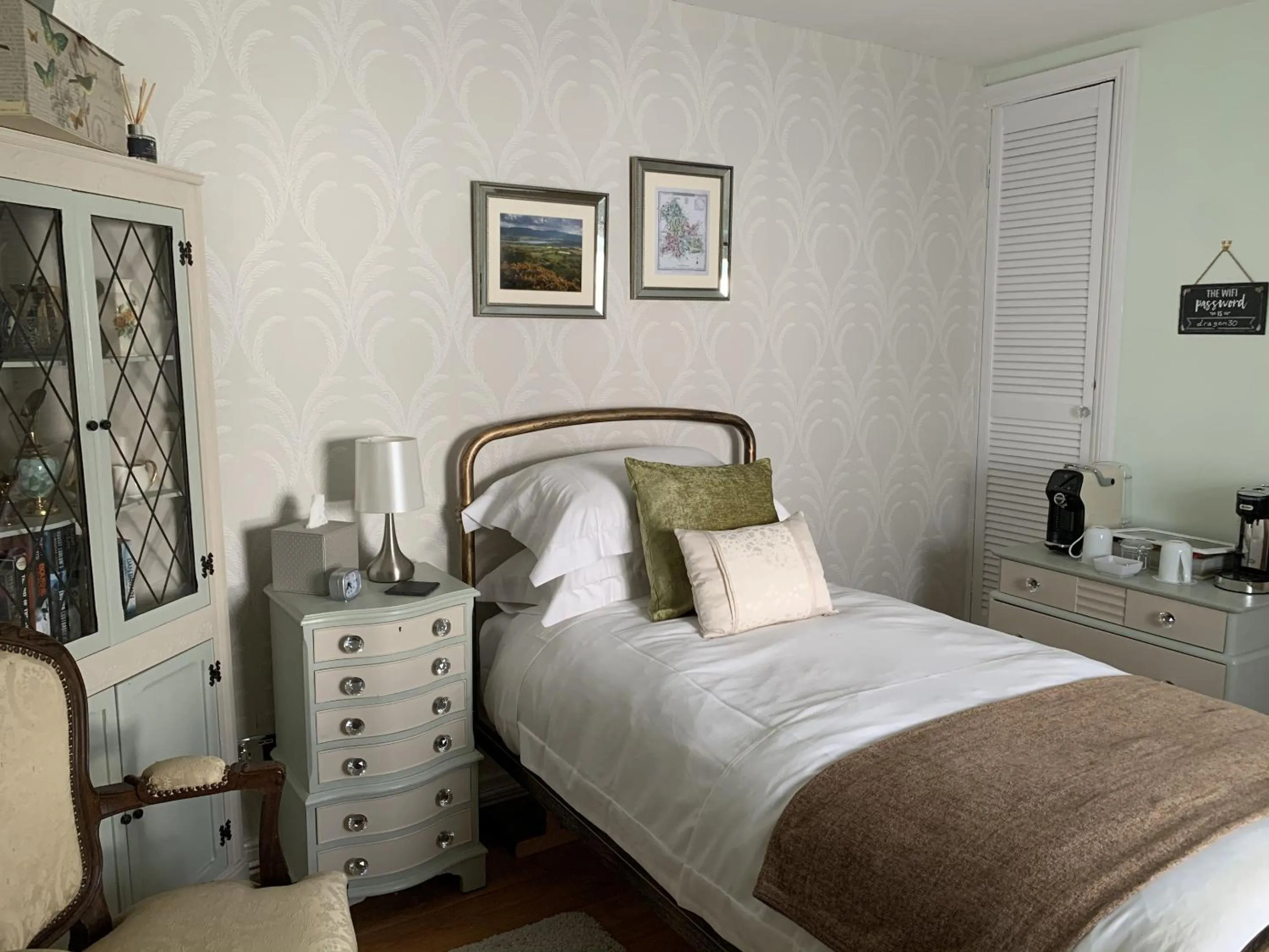 Bedroom, Bed in Evangelisa