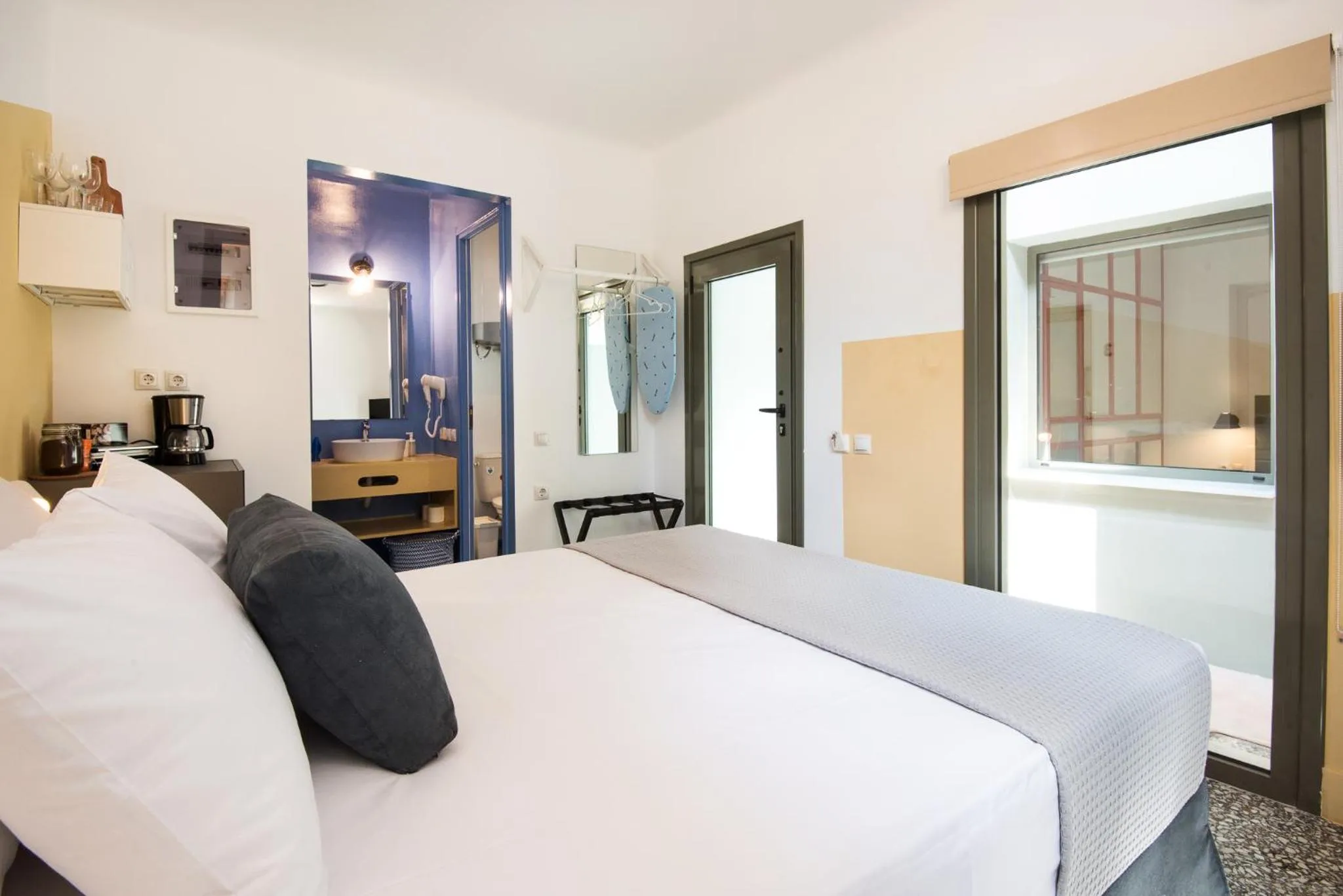 Photo of the whole room in K8 Athens