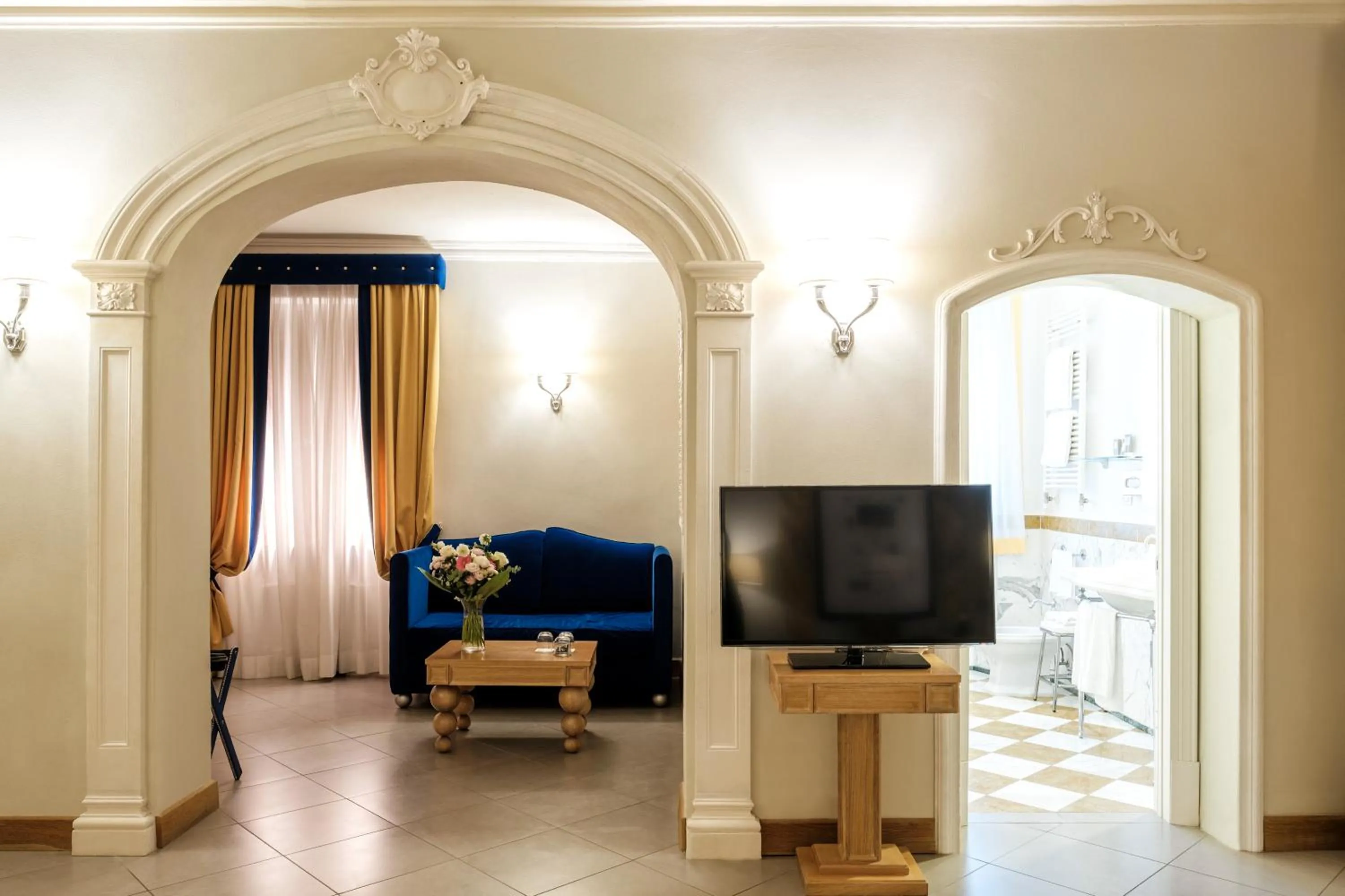 TV and multimedia in Villa Tolomei Hotel & Resort