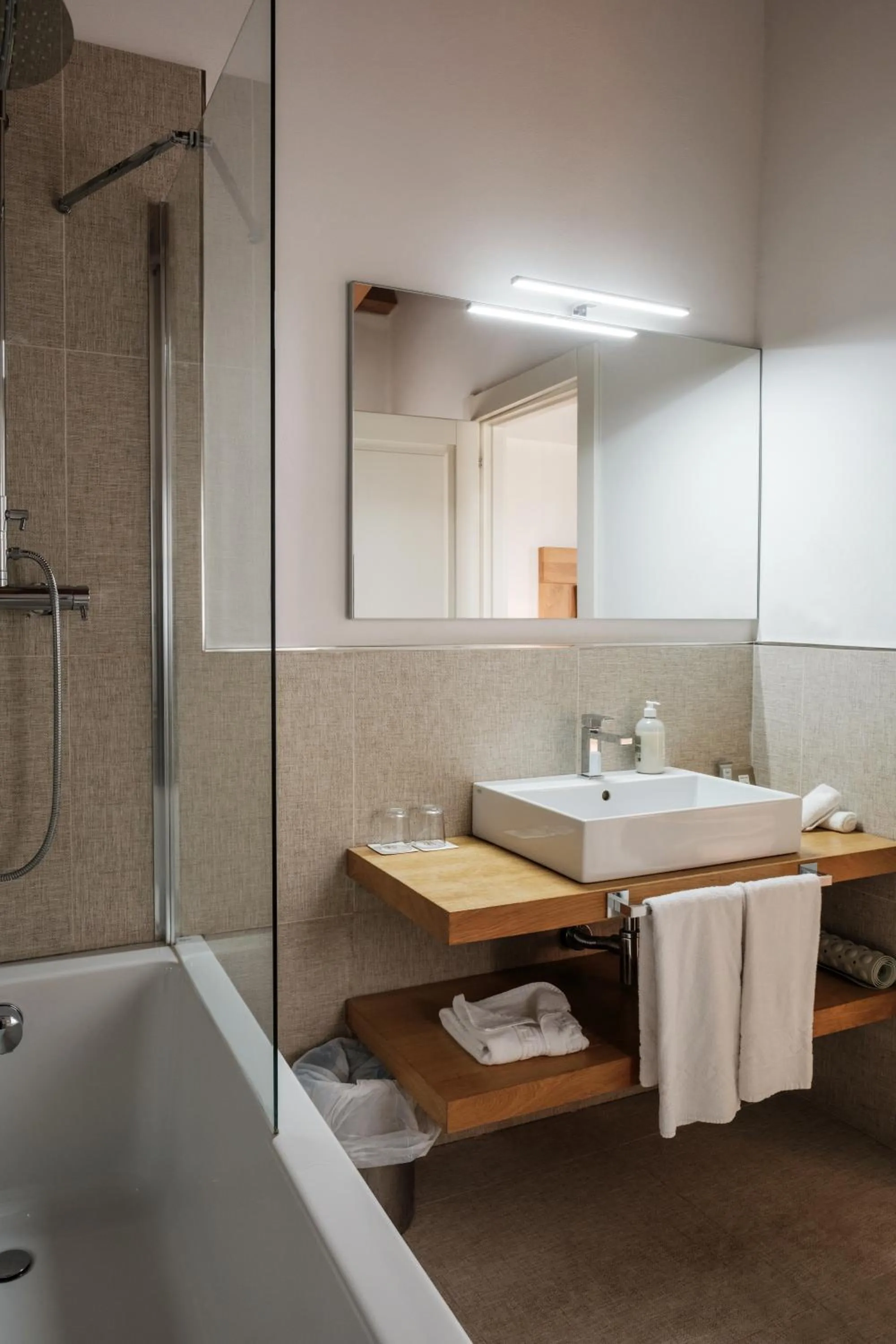 Shower in Villa Tolomei Hotel & Resort