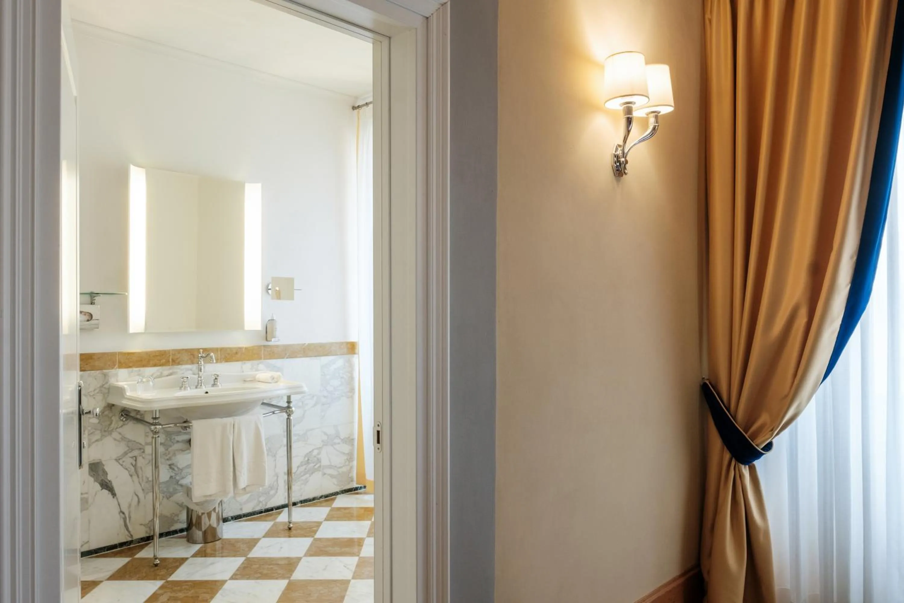 Bathroom in Villa Tolomei Hotel & Resort