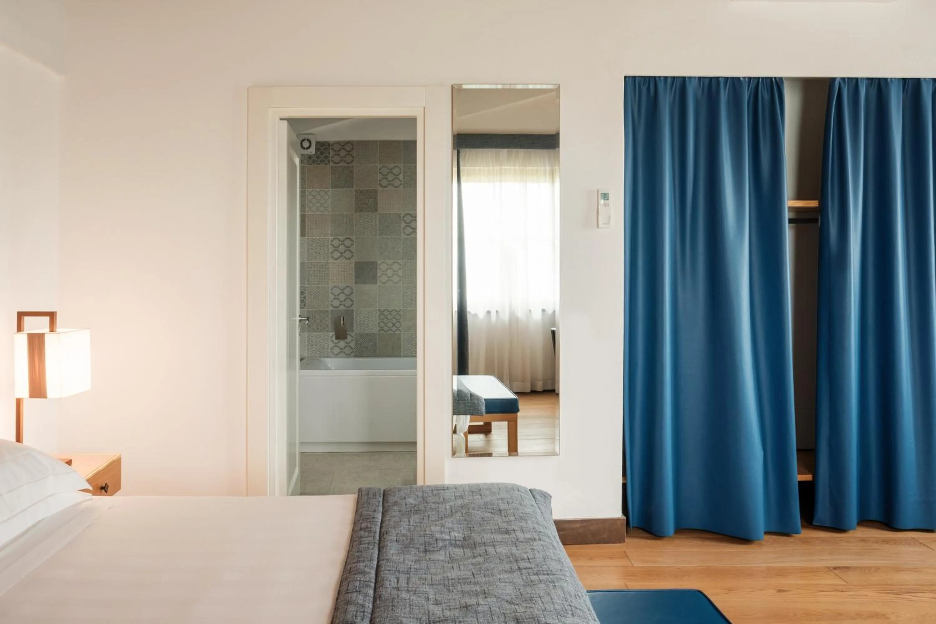 Bathroom, Bed in Villa Tolomei Hotel & Resort