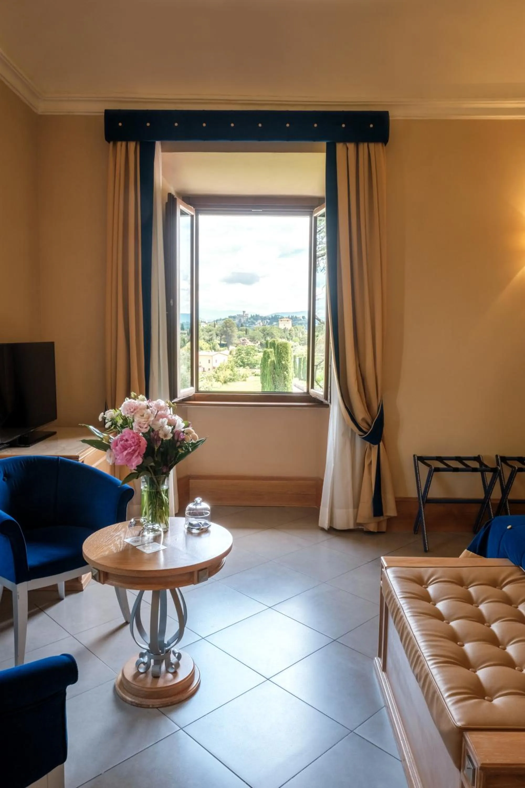 TV and multimedia in Villa Tolomei Hotel & Resort