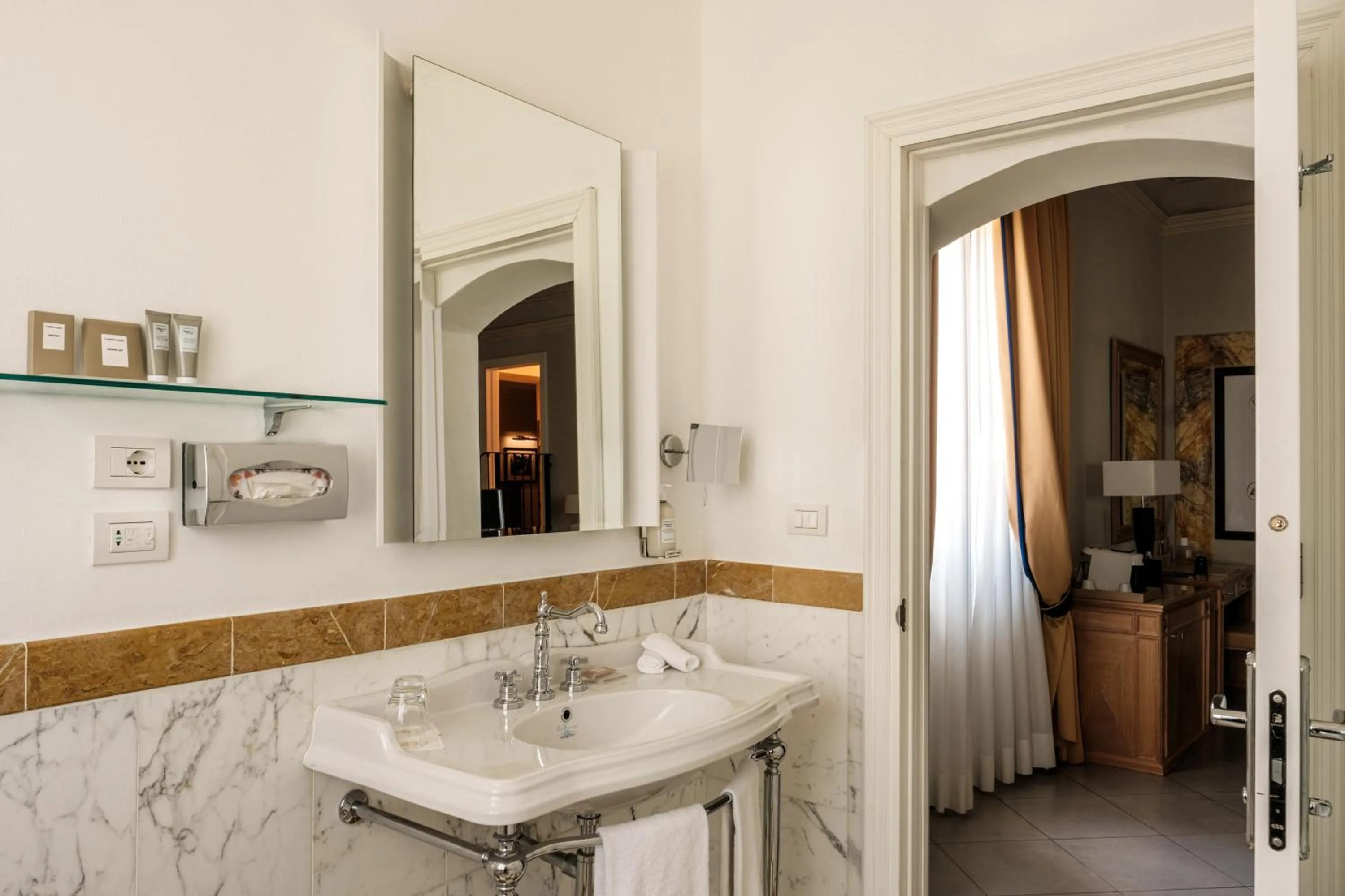 Bathroom in Villa Tolomei Hotel & Resort