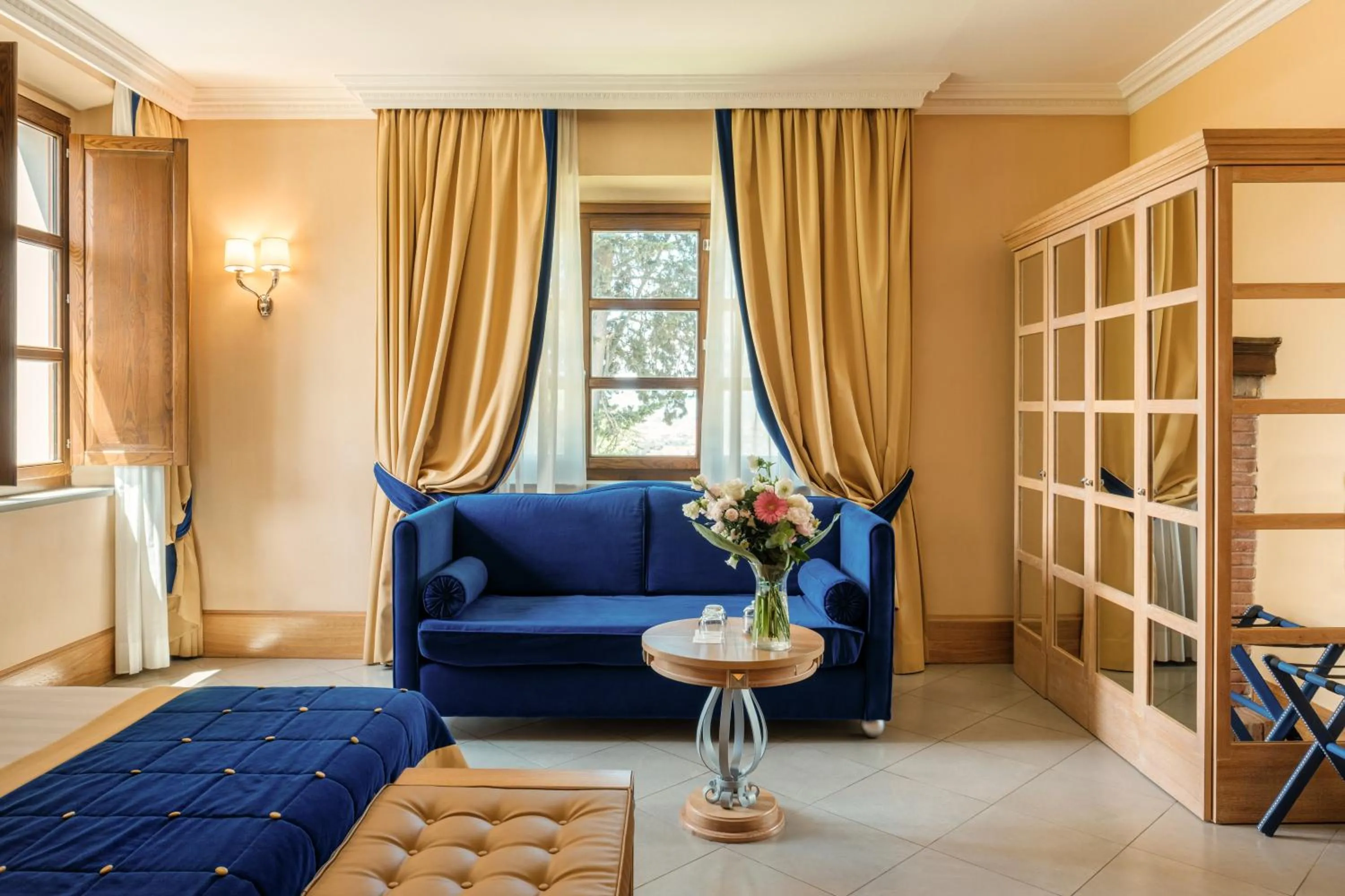 Bed in Villa Tolomei Hotel & Resort