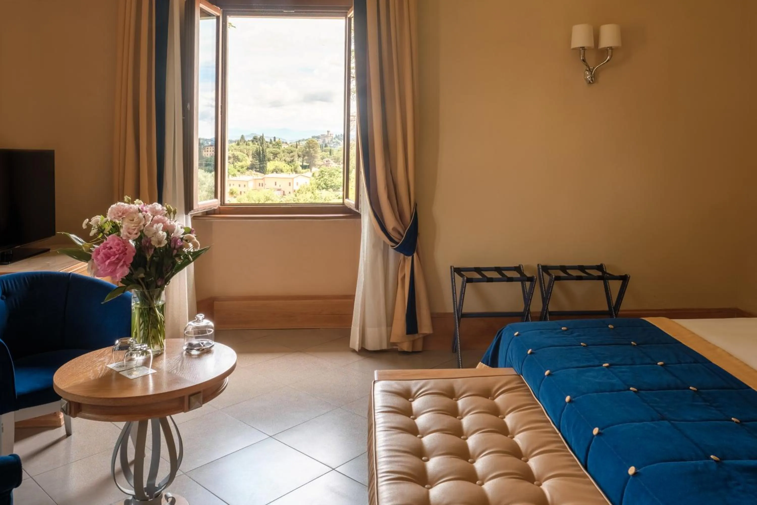 TV and multimedia, Bed in Villa Tolomei Hotel & Resort