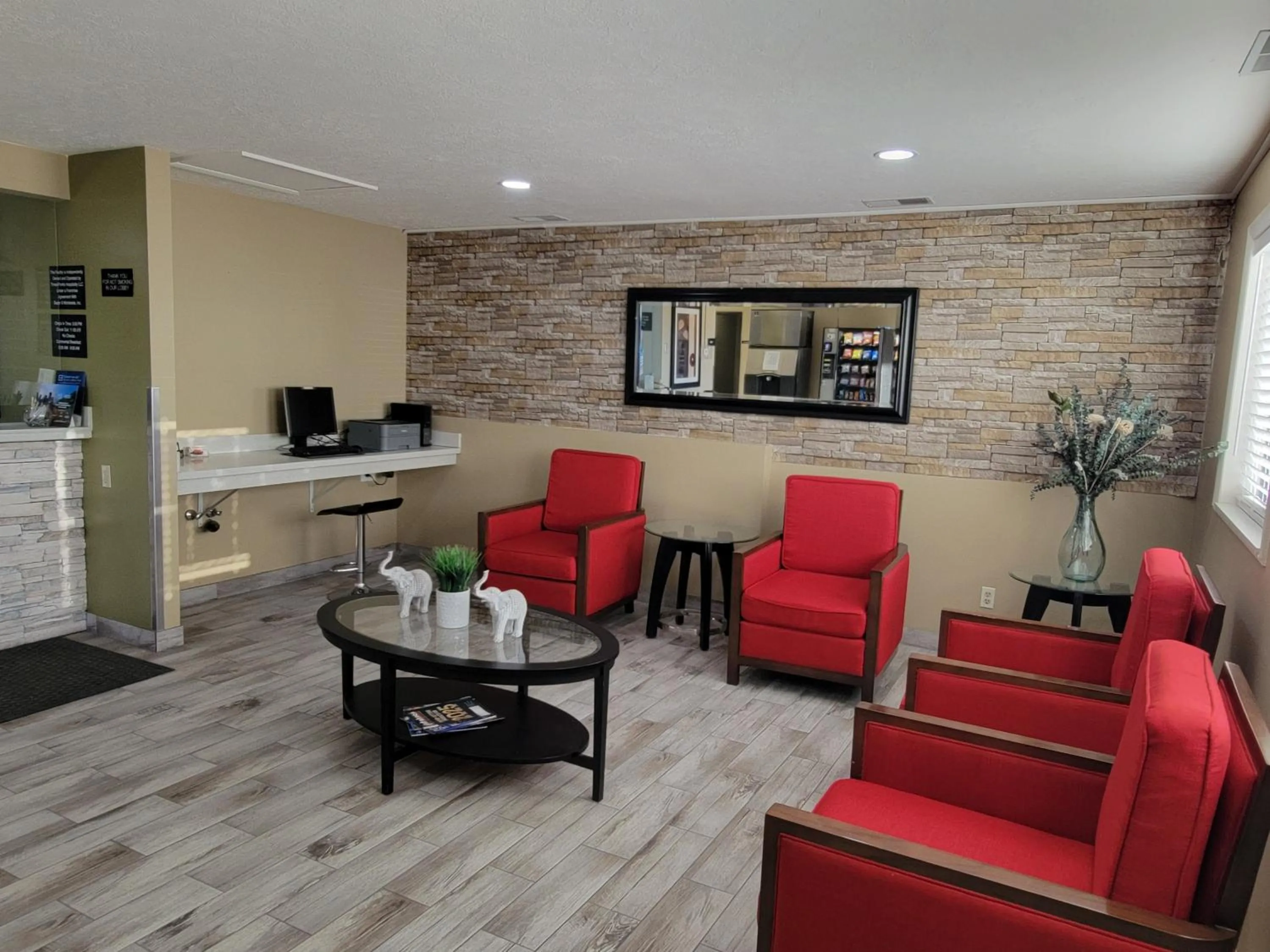 Lobby or reception in Super 8 by Wyndham Logan