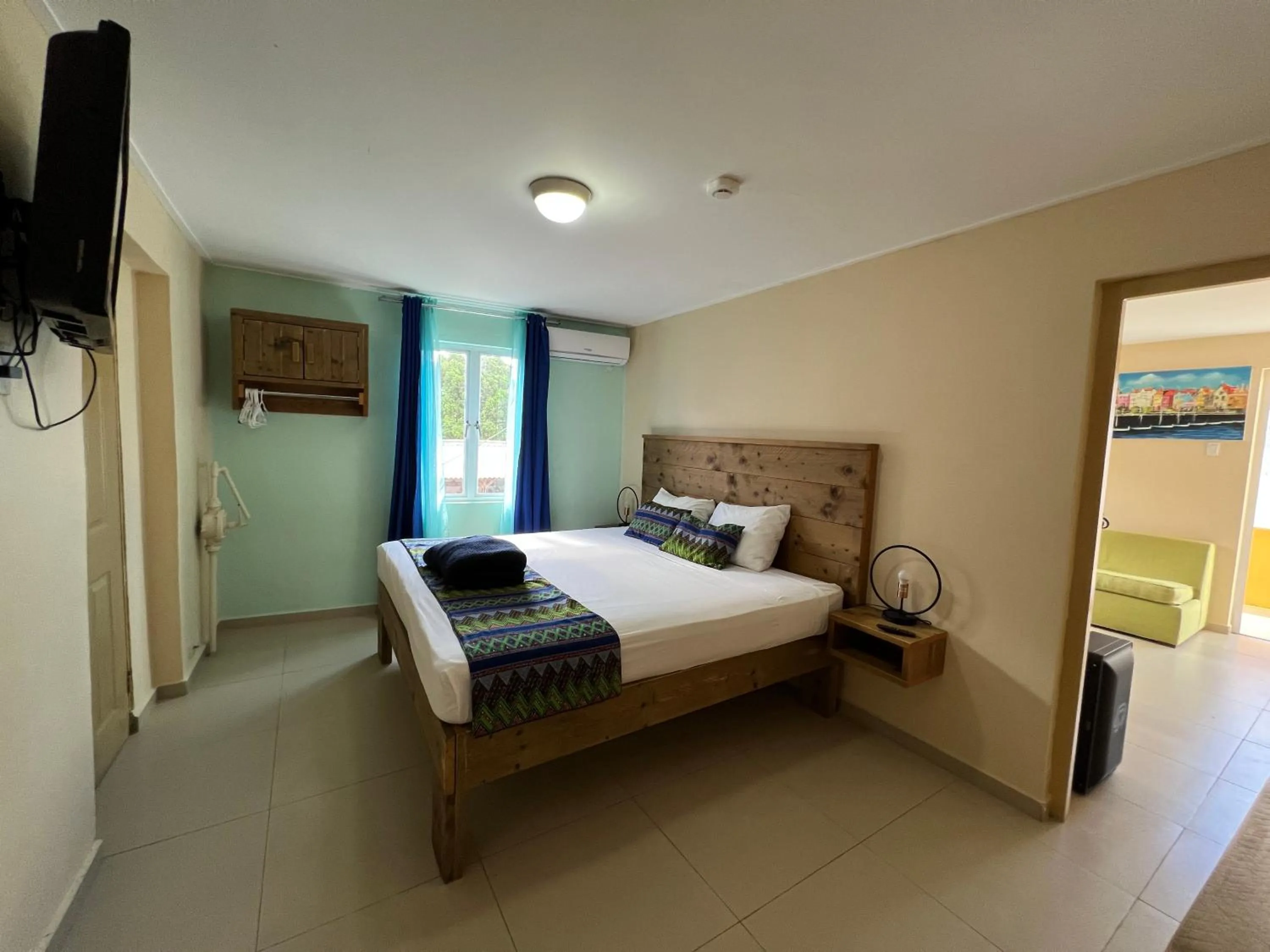 Bed in Mustique Suites Curacao