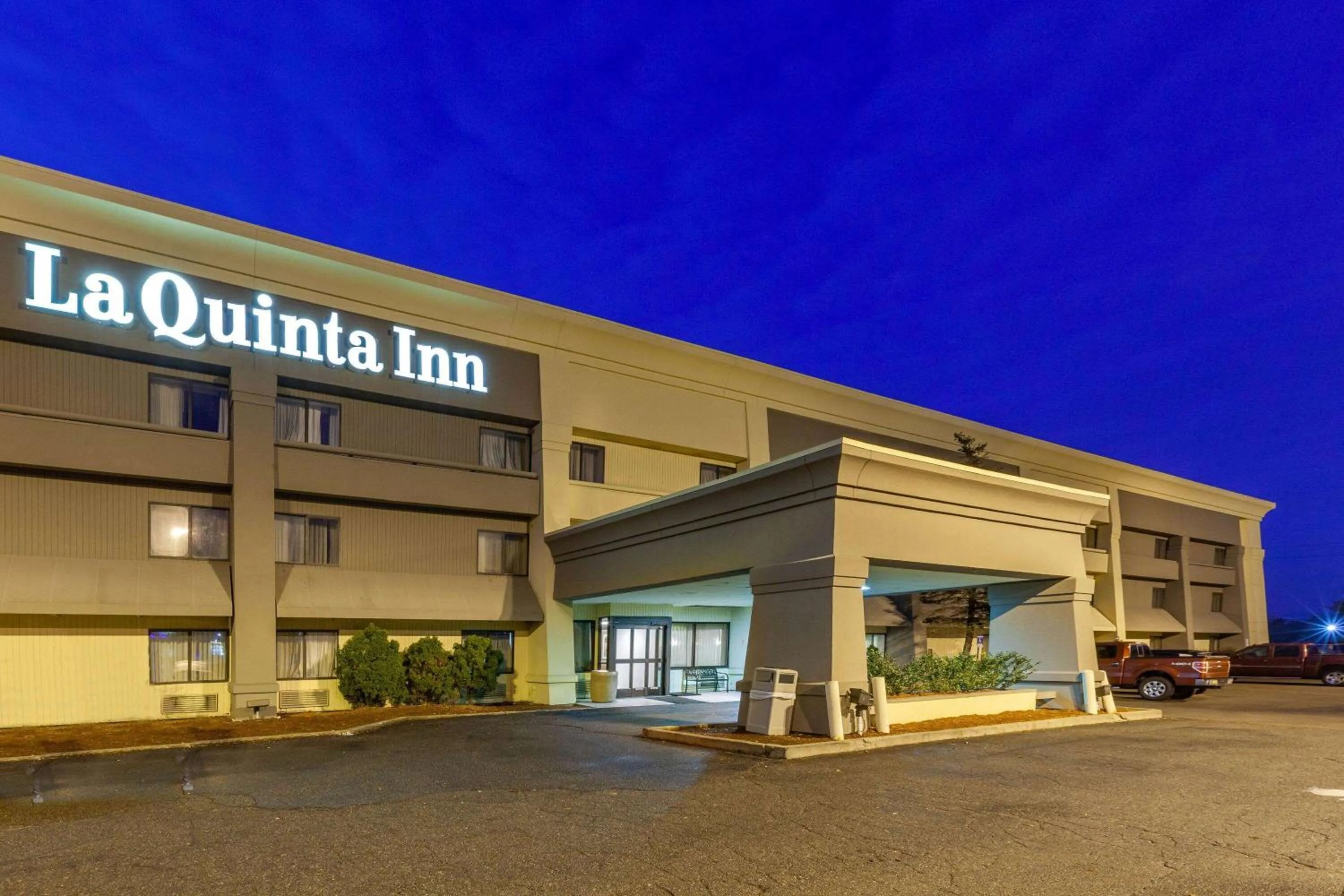 Property building in La Quinta Inn by Wyndham Detroit Canton