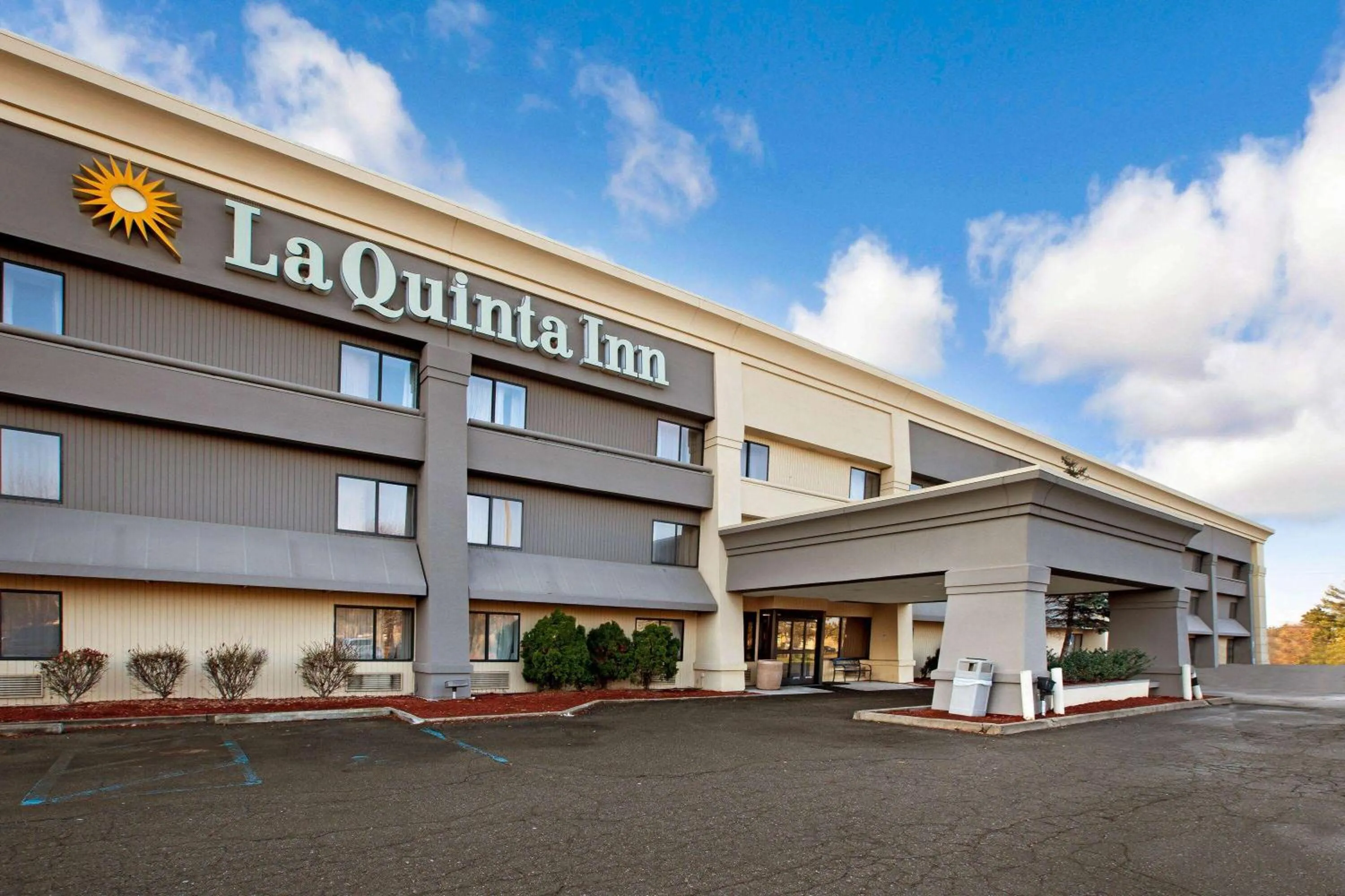 Property building in La Quinta Inn by Wyndham Detroit Canton