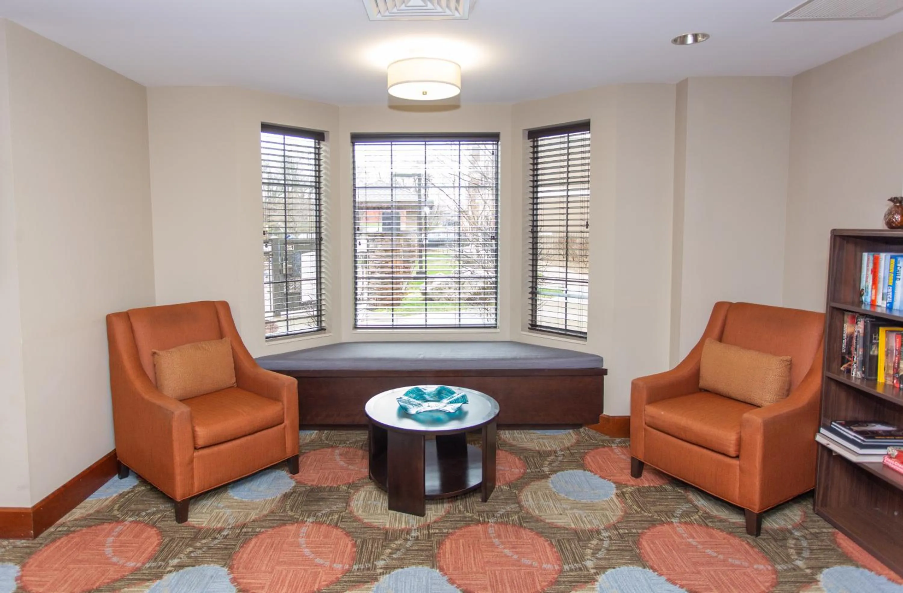 Library in Staybridge Suites Bowling Green by IHG