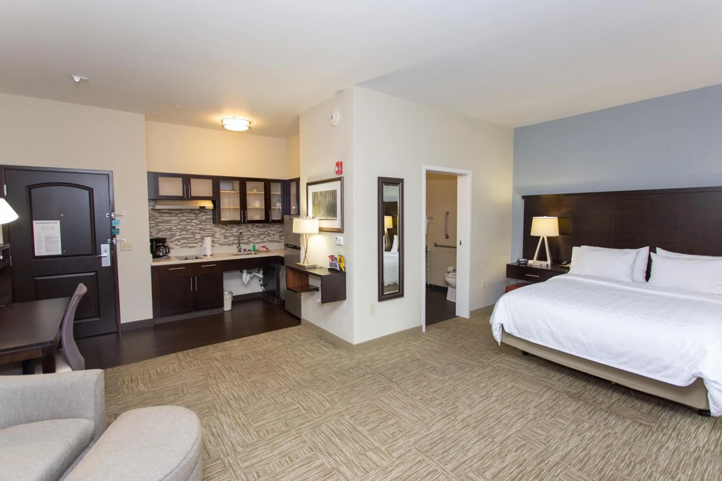 Photo of the whole room, Bed in Staybridge Suites Bowling Green by IHG
