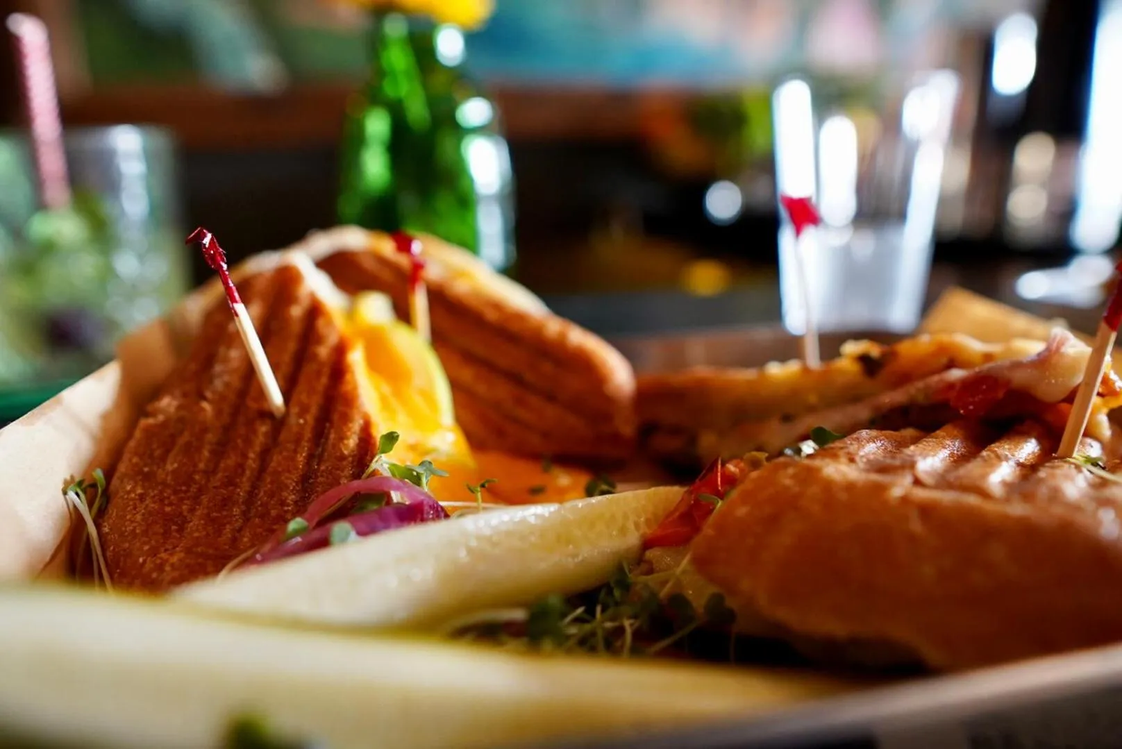 Restaurant/places to eat in Campfire Hotel