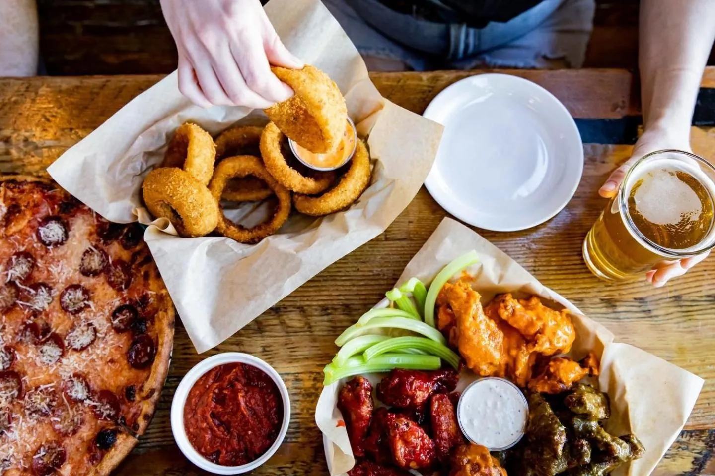 Restaurant/places to eat in Campfire Hotel