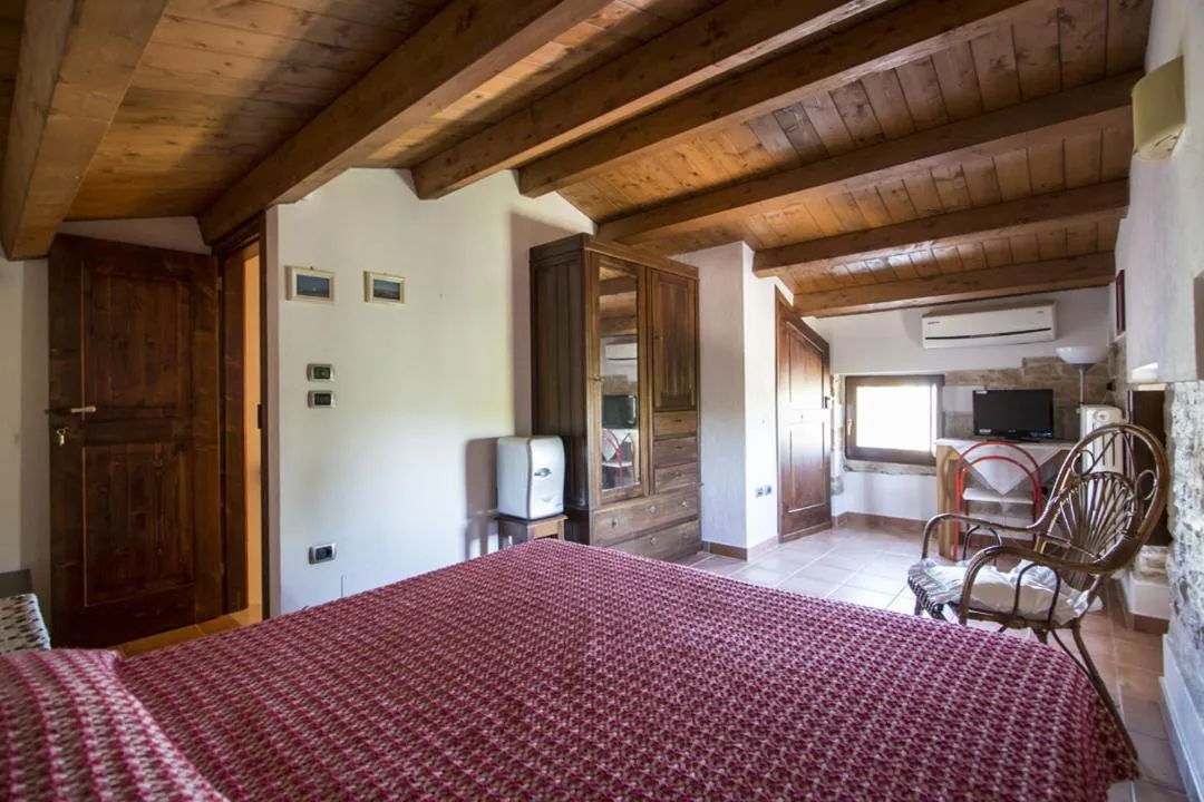 Photo of the whole room in MASSERIA CITULO Il Pino grande