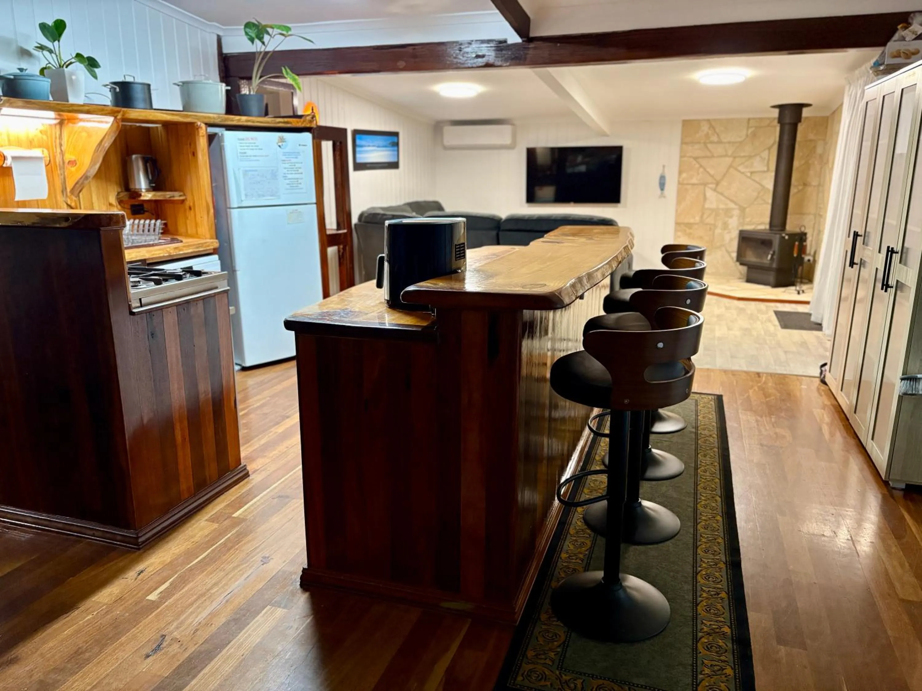 Seating area in Rustic Retreat Esperance
