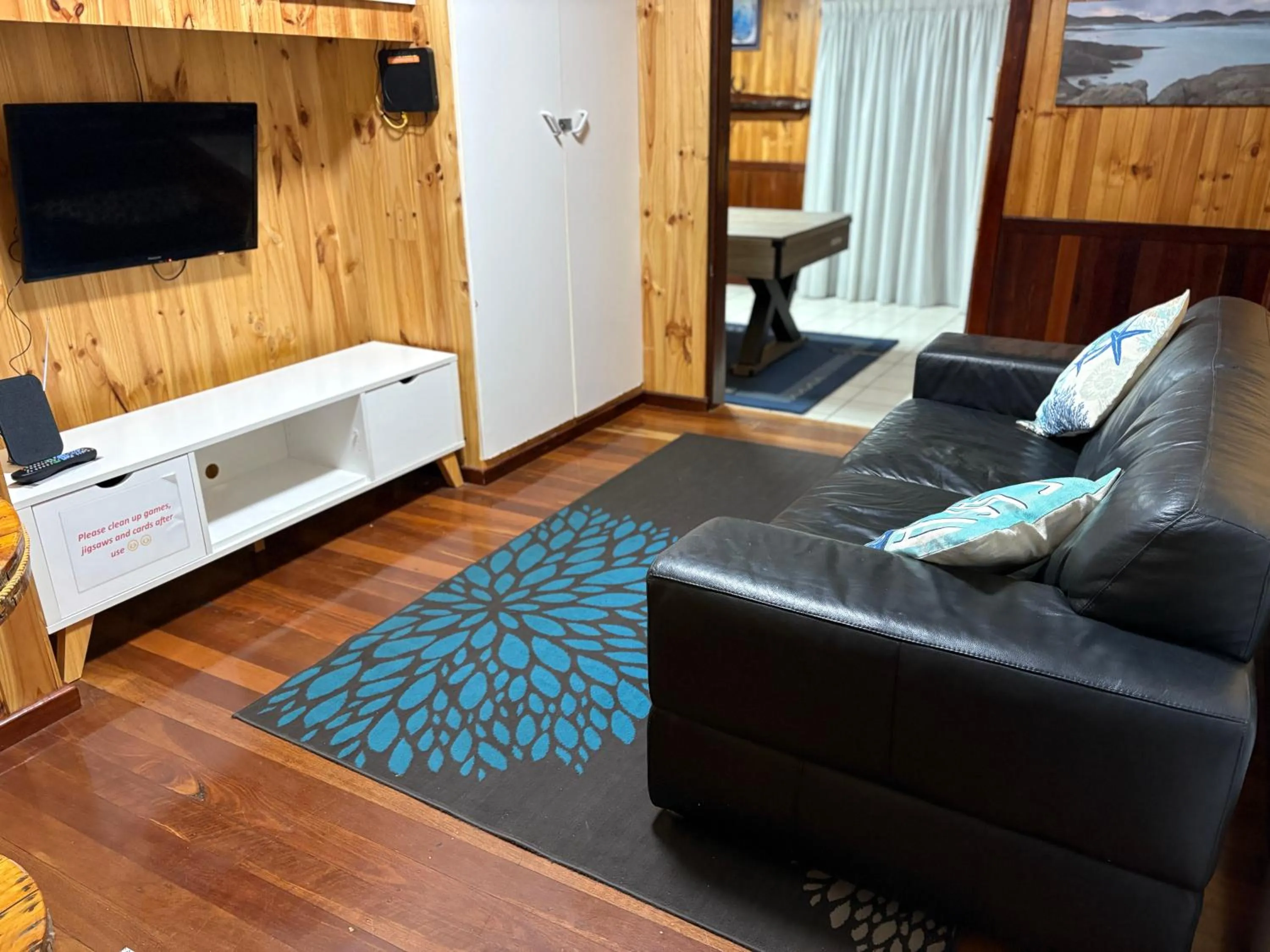 TV and multimedia in Rustic Retreat Esperance