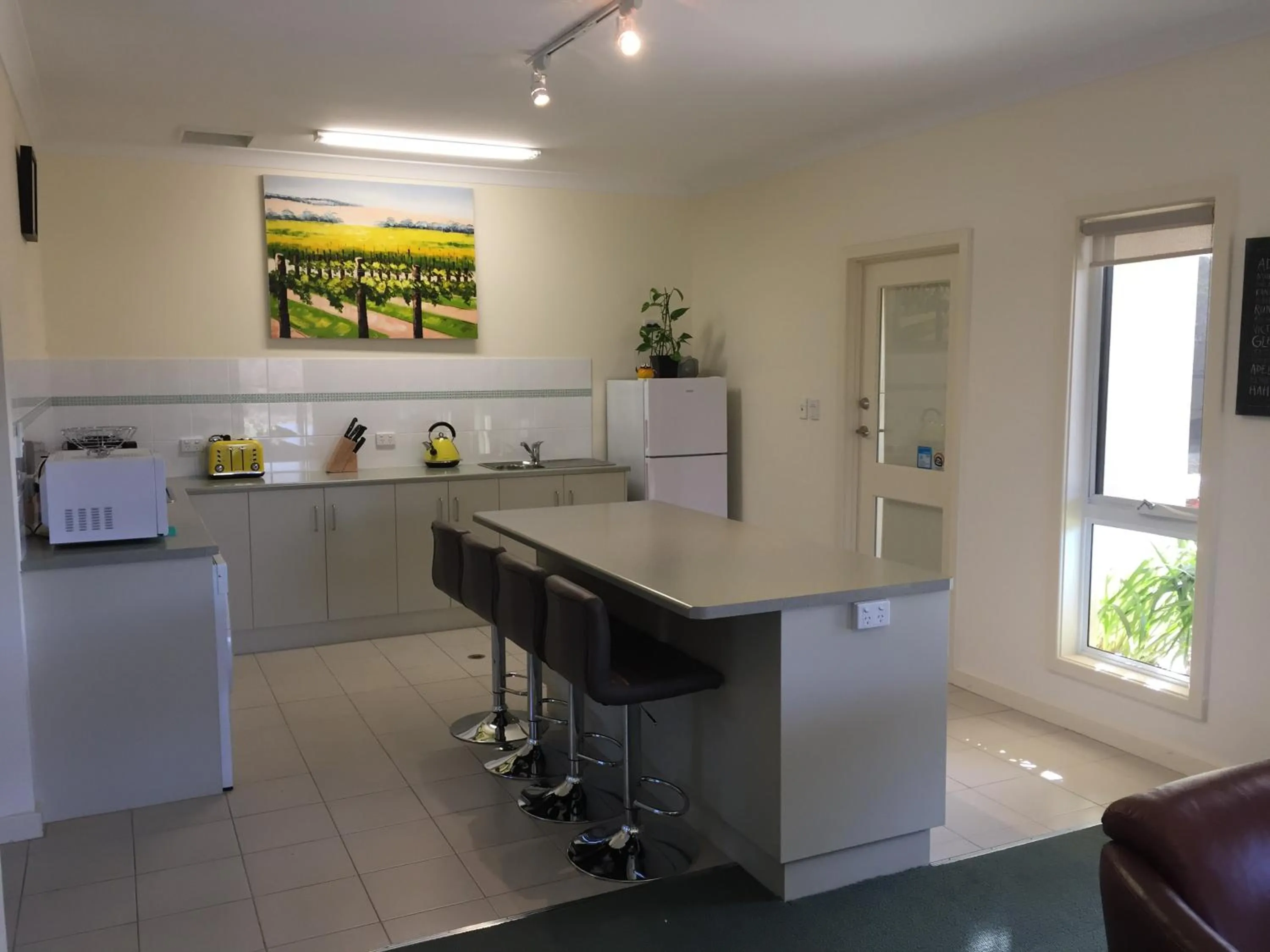 Kitchen or kitchenette in Lyreen's Apartment