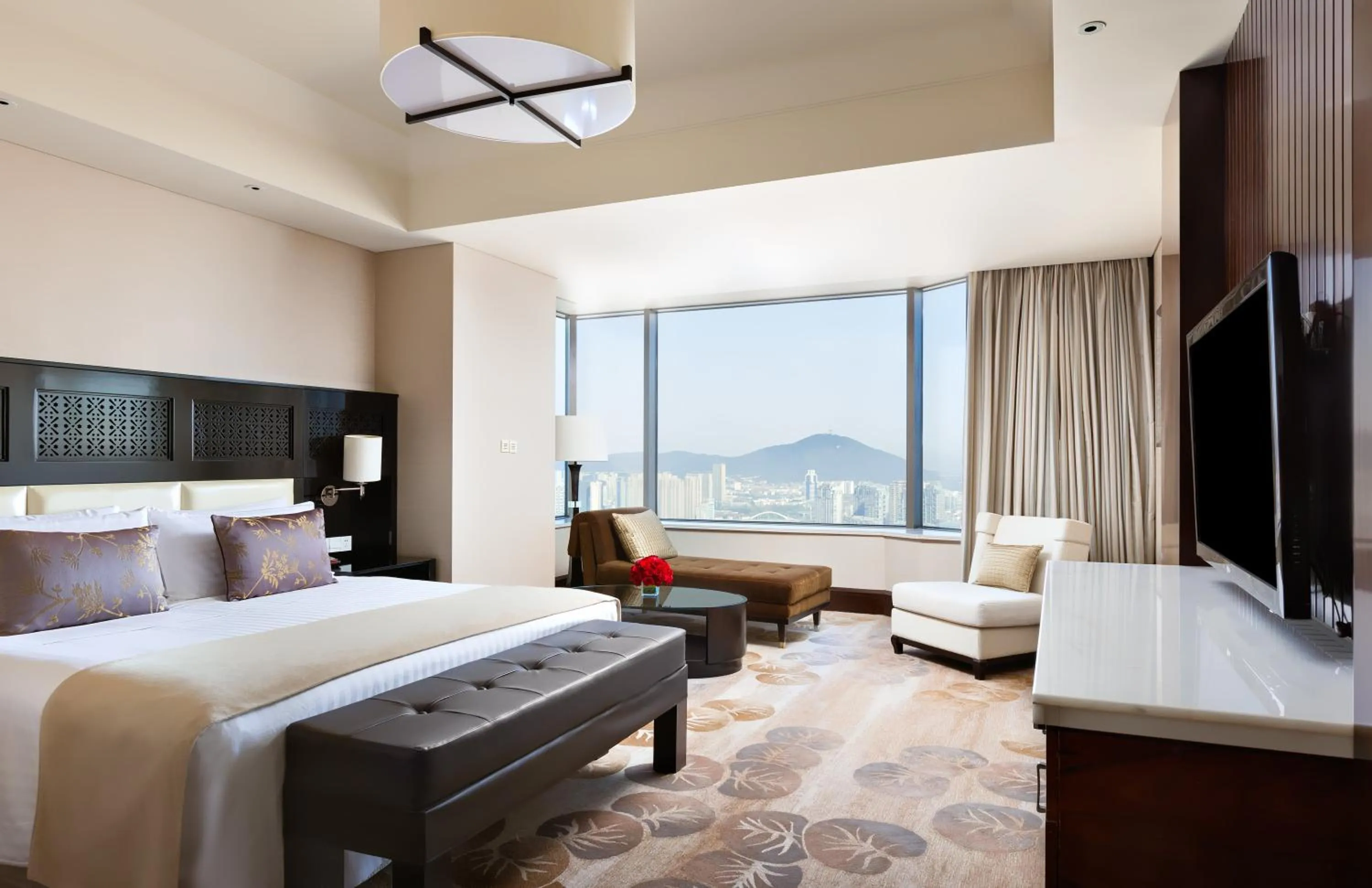 Photo of the whole room, Bed in InterContinental Wuxi by IHG