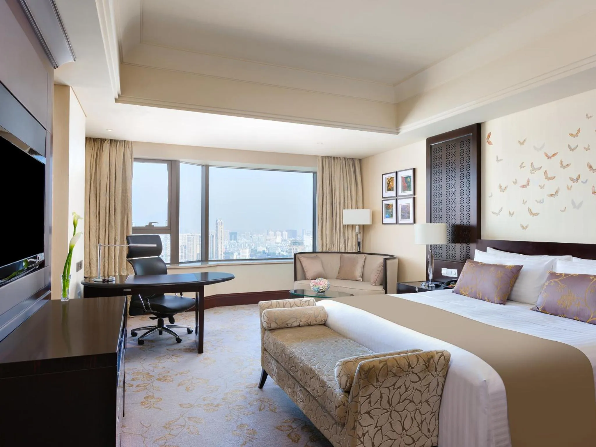 Photo of the whole room, Bed in InterContinental Wuxi by IHG
