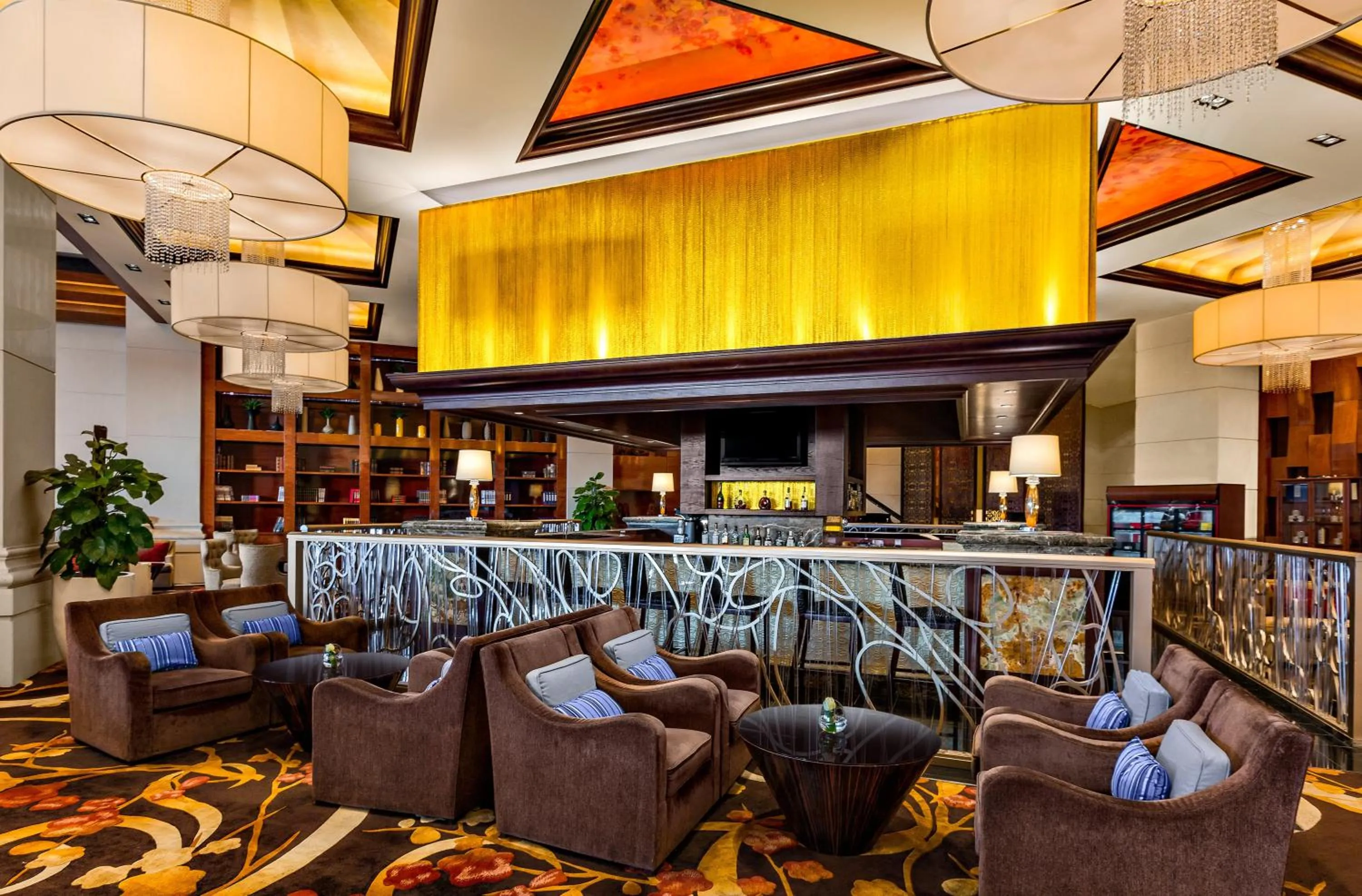 Lounge or bar in InterContinental Wuxi by IHG