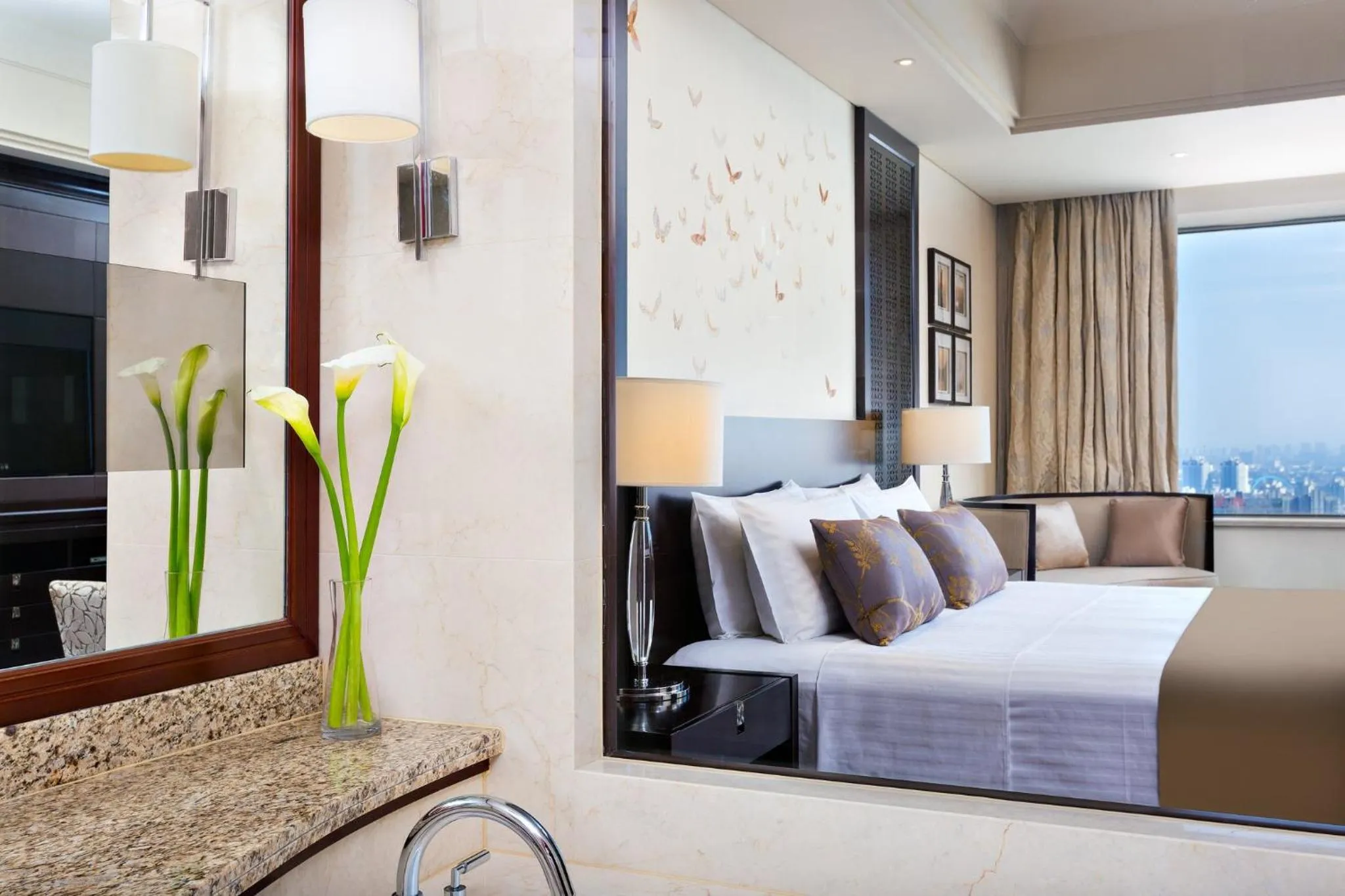 Photo of the whole room, Bed in InterContinental Wuxi by IHG