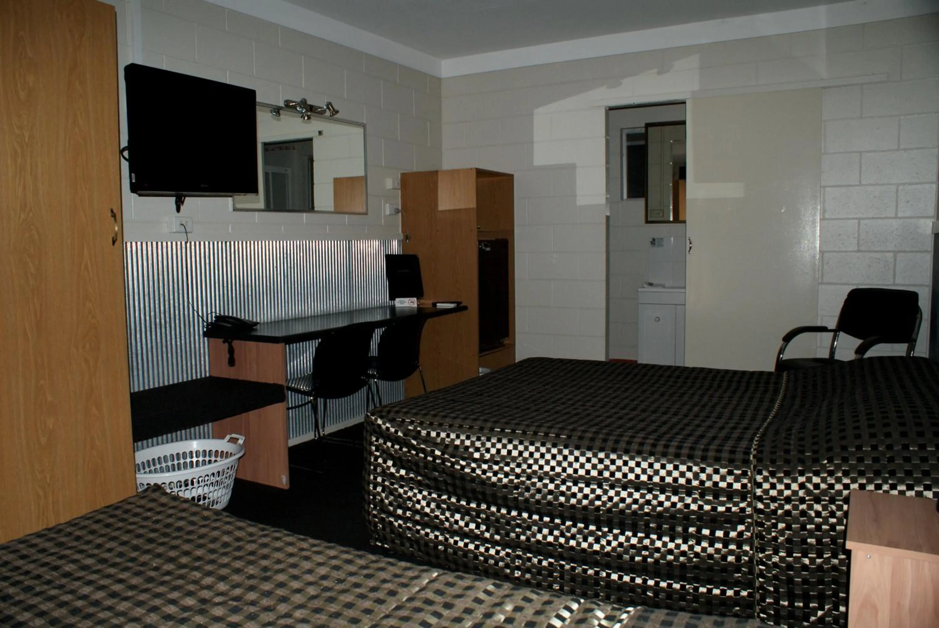 Photo of the whole room in Black Diamond Motel
