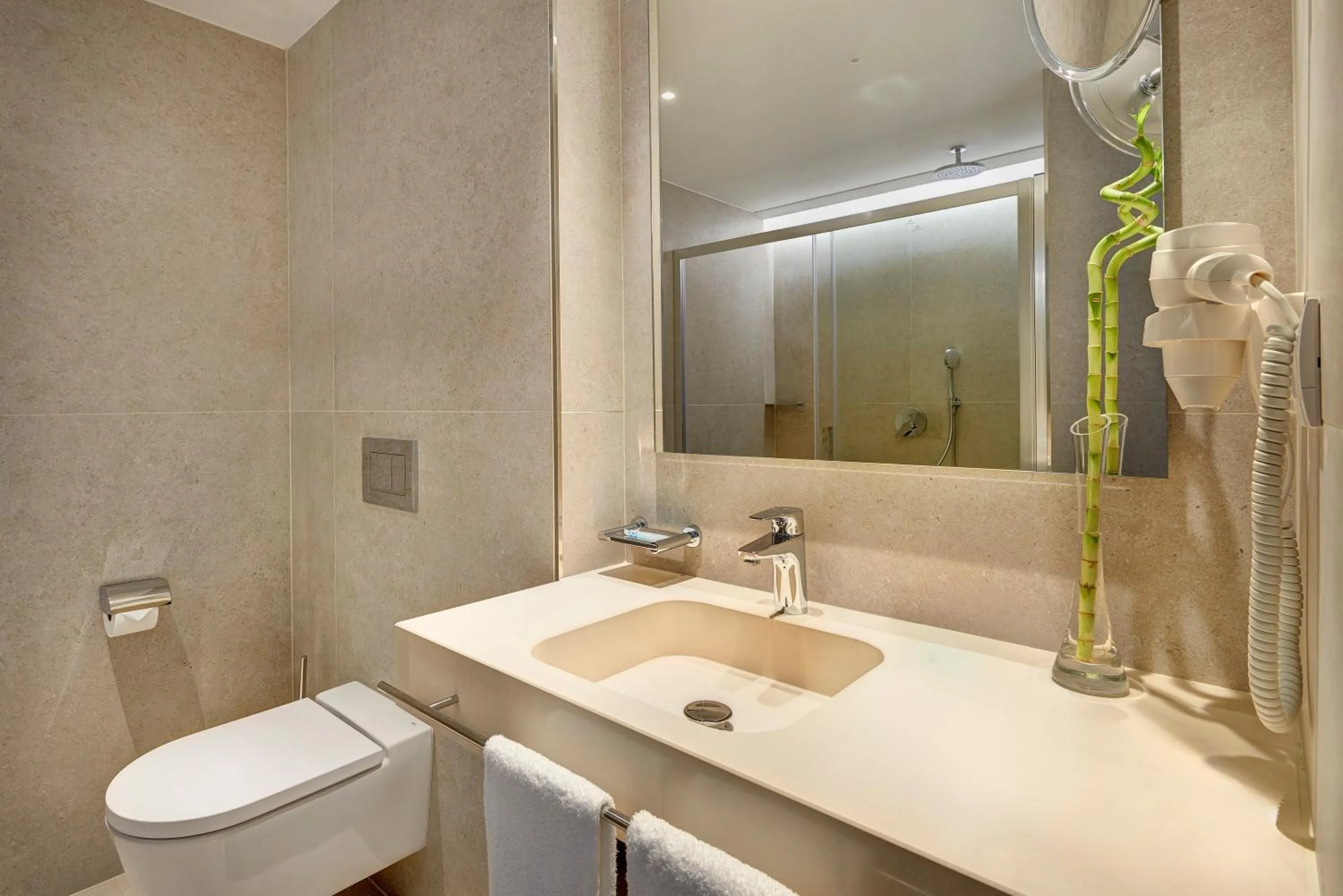 Shower in Hipotels Bahia Cala Millor - Adults Only
