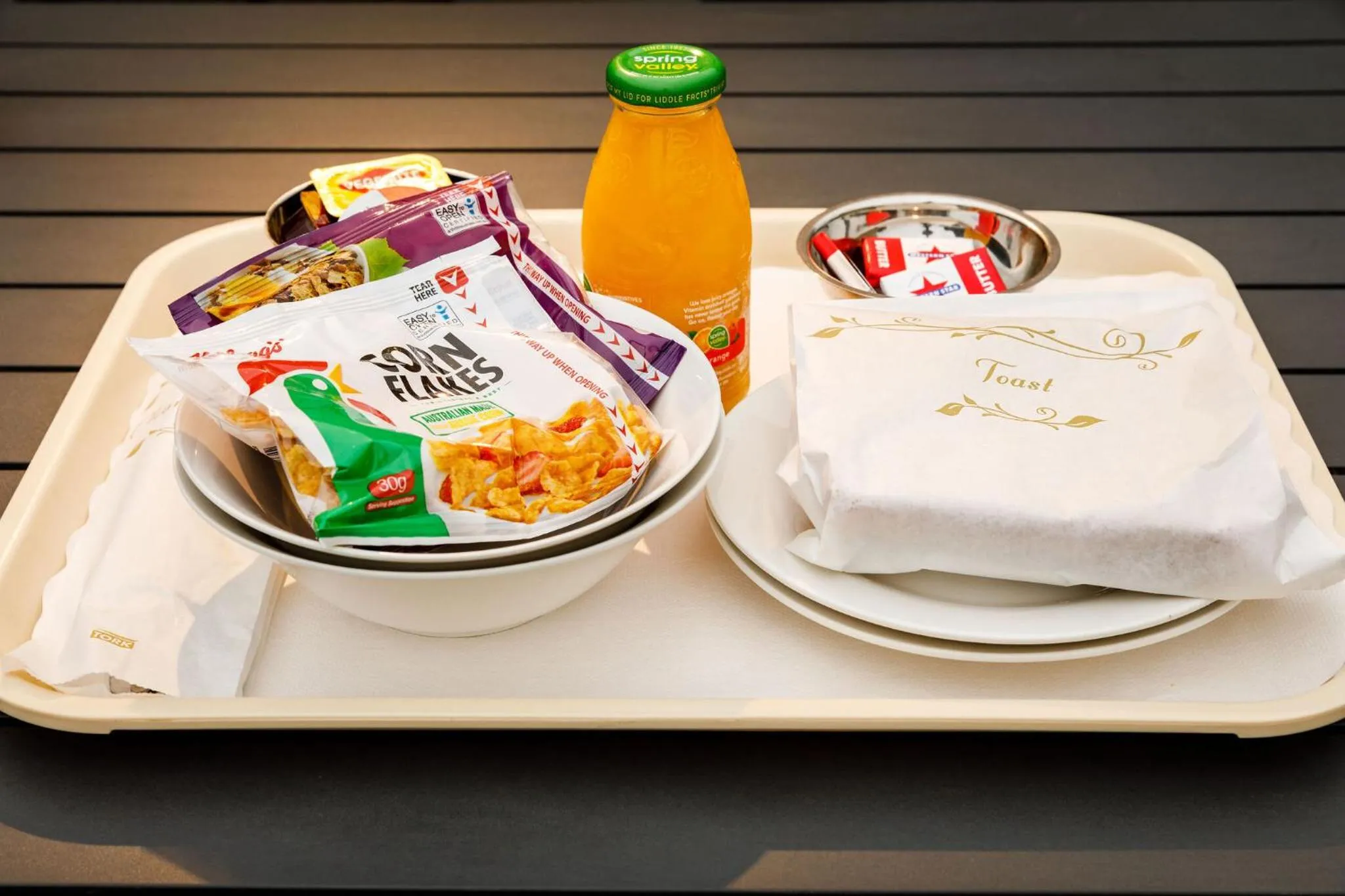 Breakfast in Courtyard Motor Inn