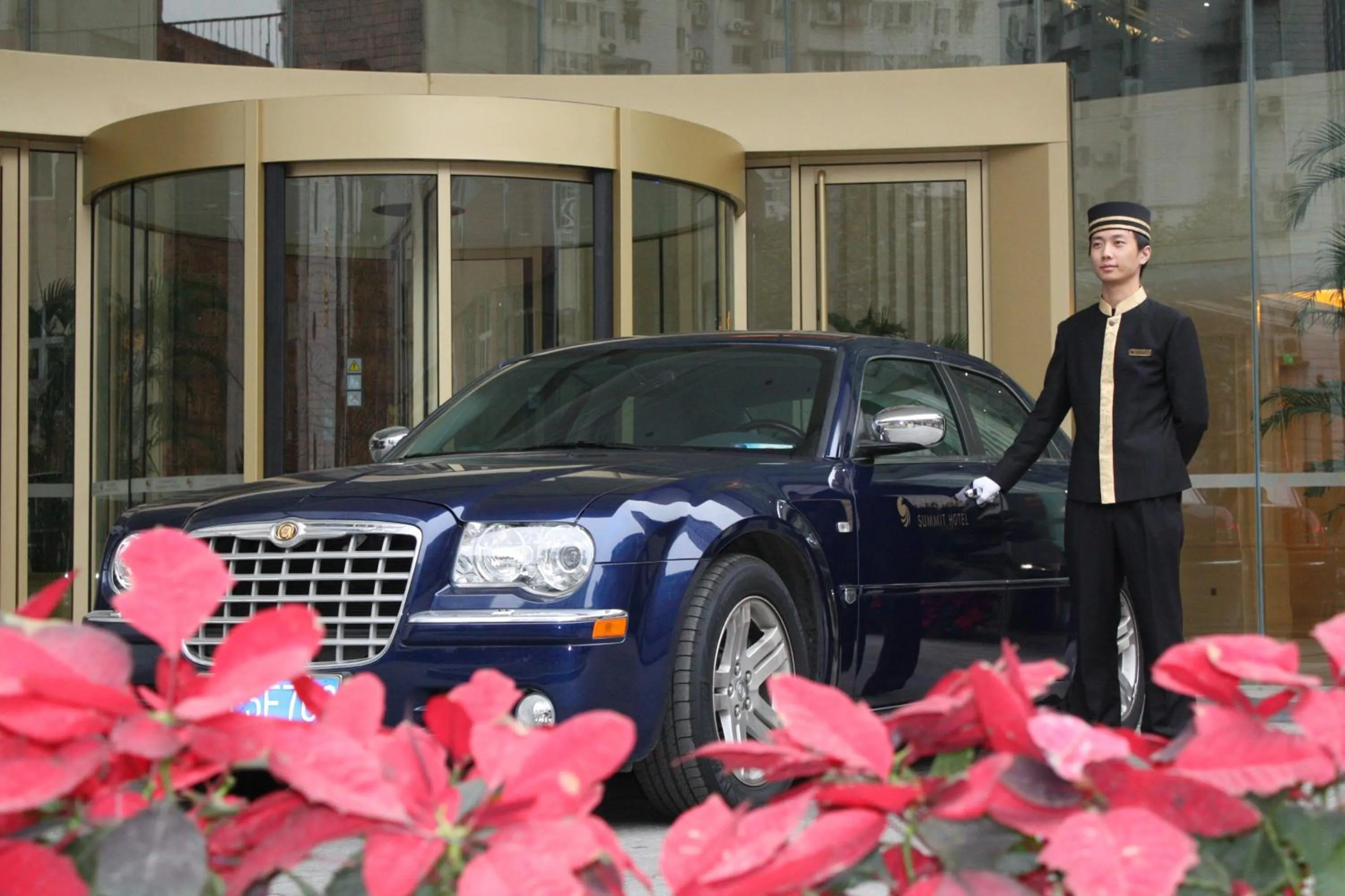 Facade/entrance in Golden Eagle Summit Hotel (Downtown)