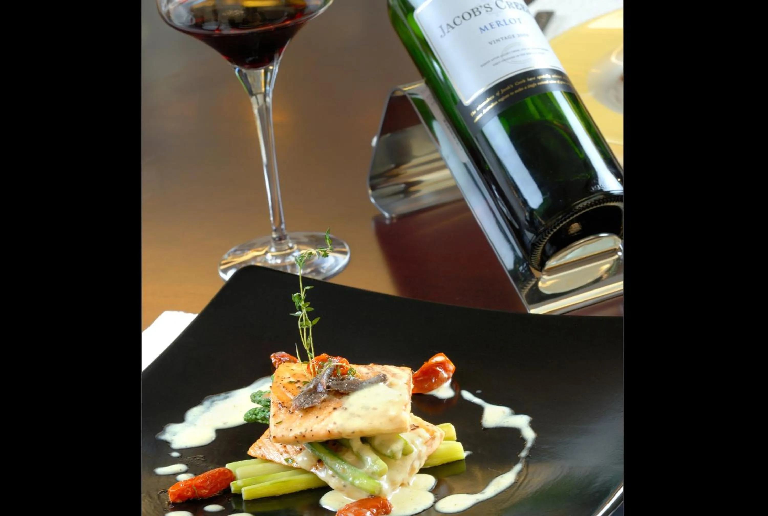 Food in Golden Eagle Summit Hotel (Downtown)