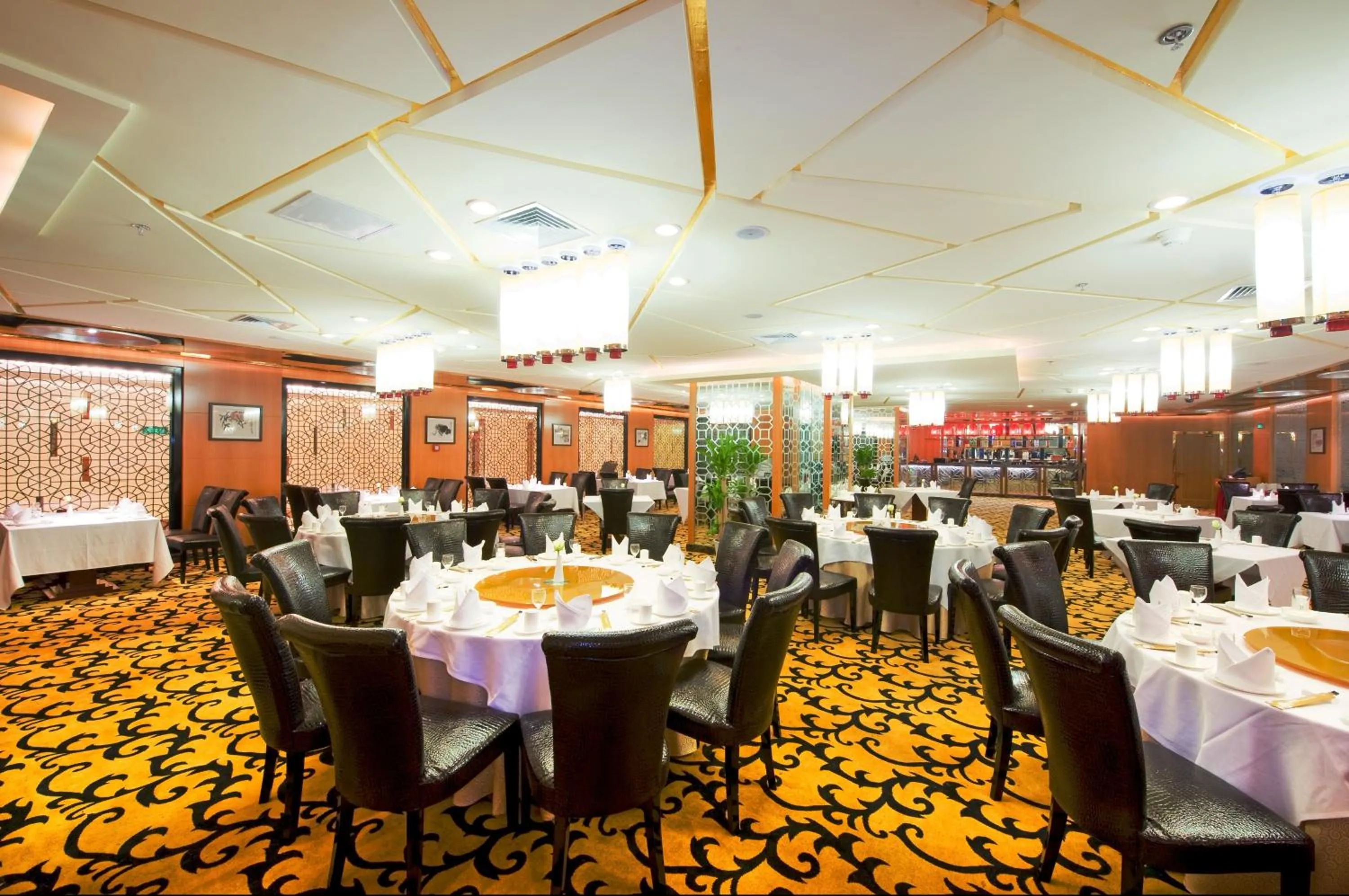 Restaurant/places to eat in Golden Eagle Summit Hotel (Downtown)