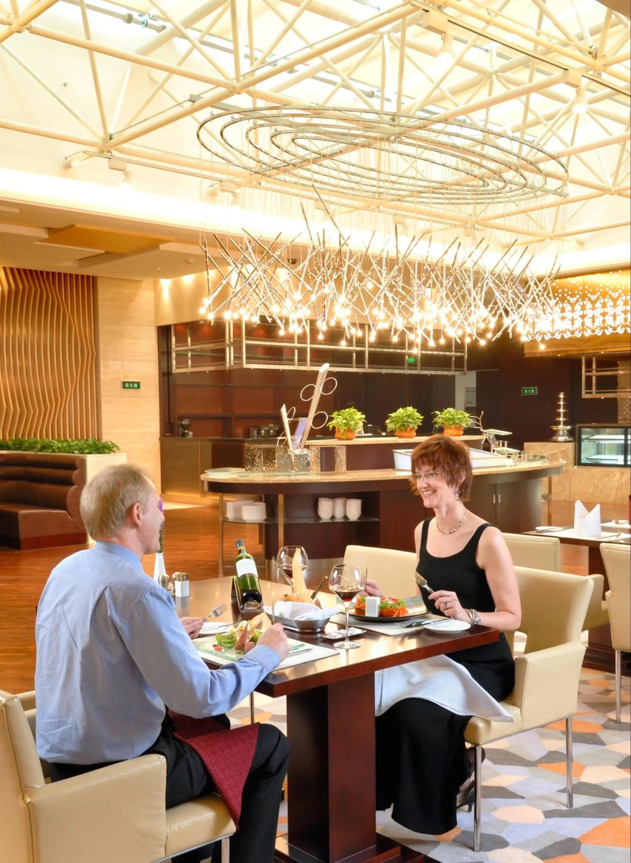 Restaurant/places to eat in Golden Eagle Summit Hotel (Downtown)