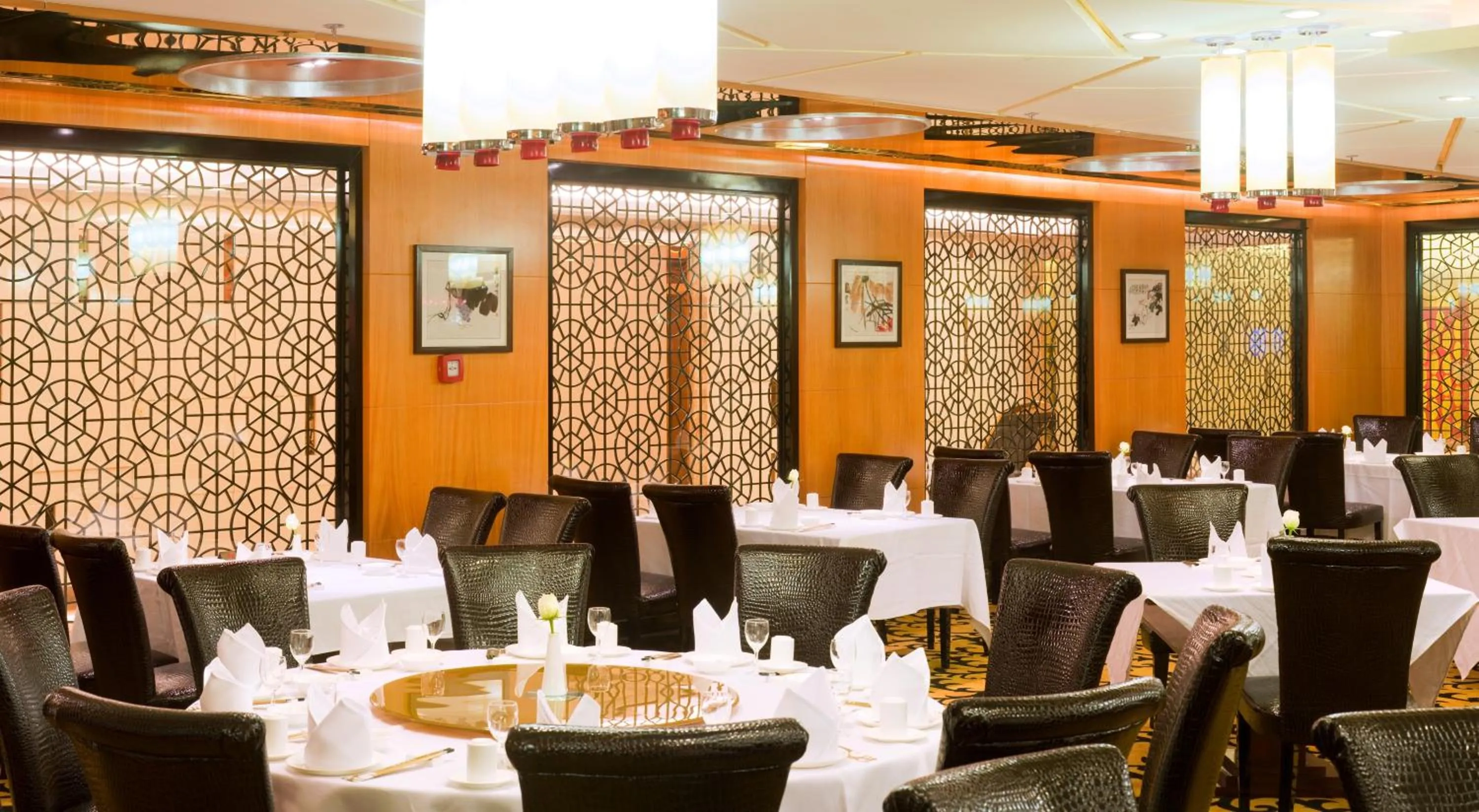 Restaurant/places to eat in Golden Eagle Summit Hotel (Downtown)