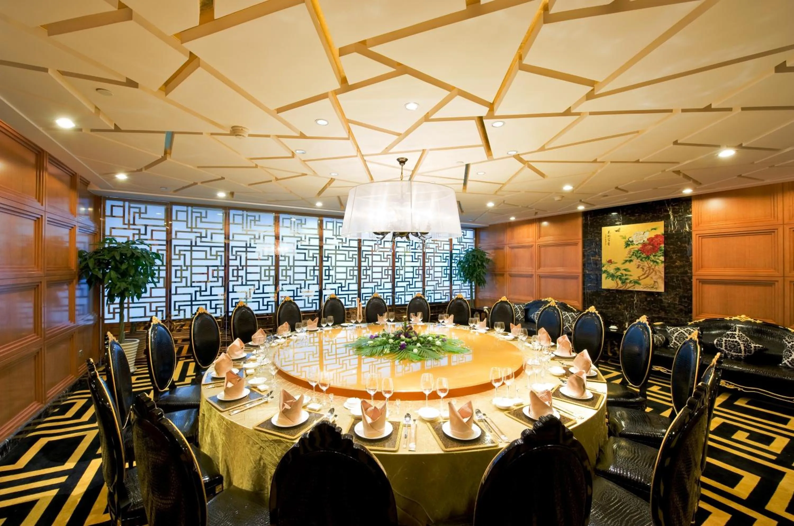 Restaurant/places to eat in Golden Eagle Summit Hotel (Downtown)