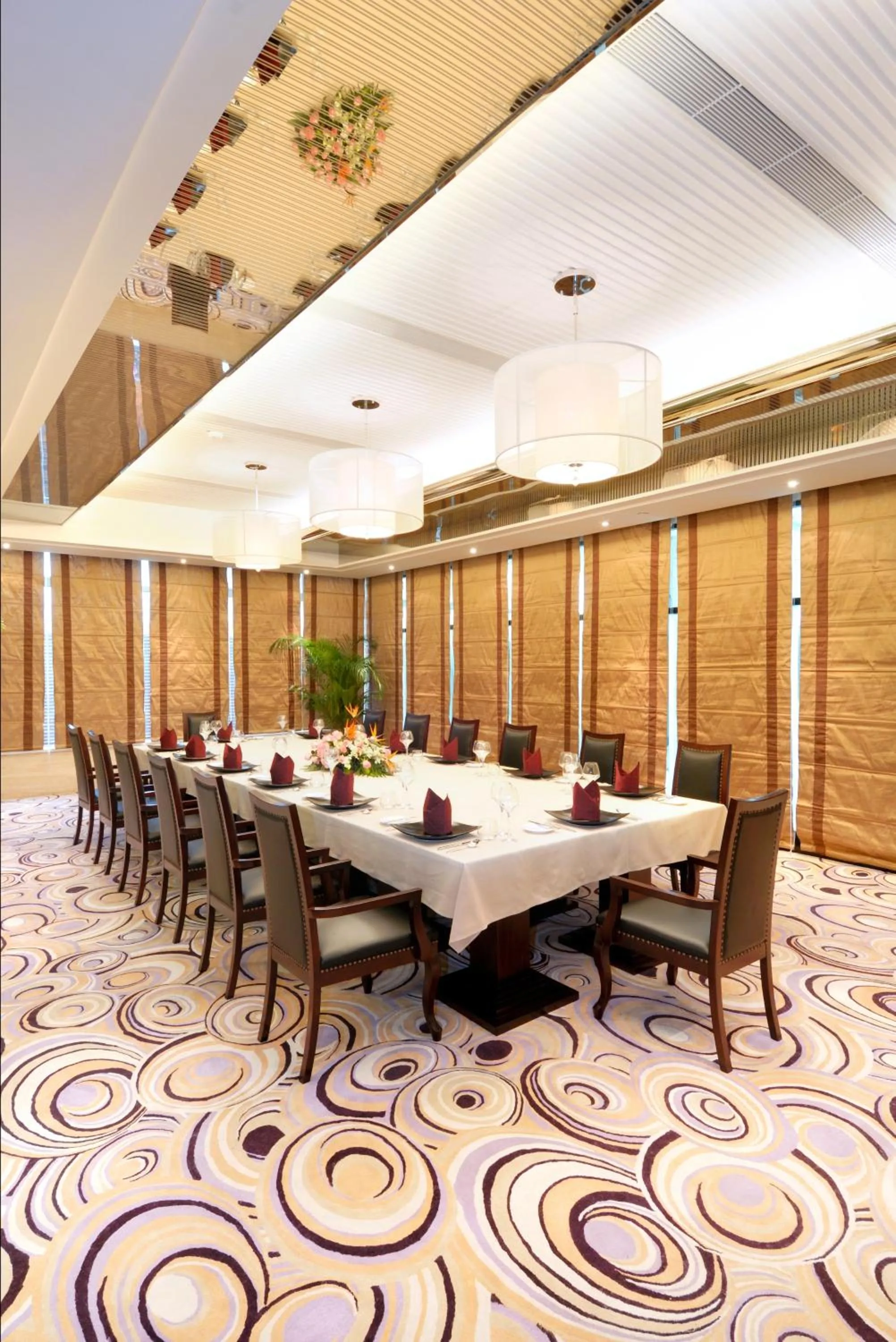 Business facilities in Golden Eagle Summit Hotel (Downtown)