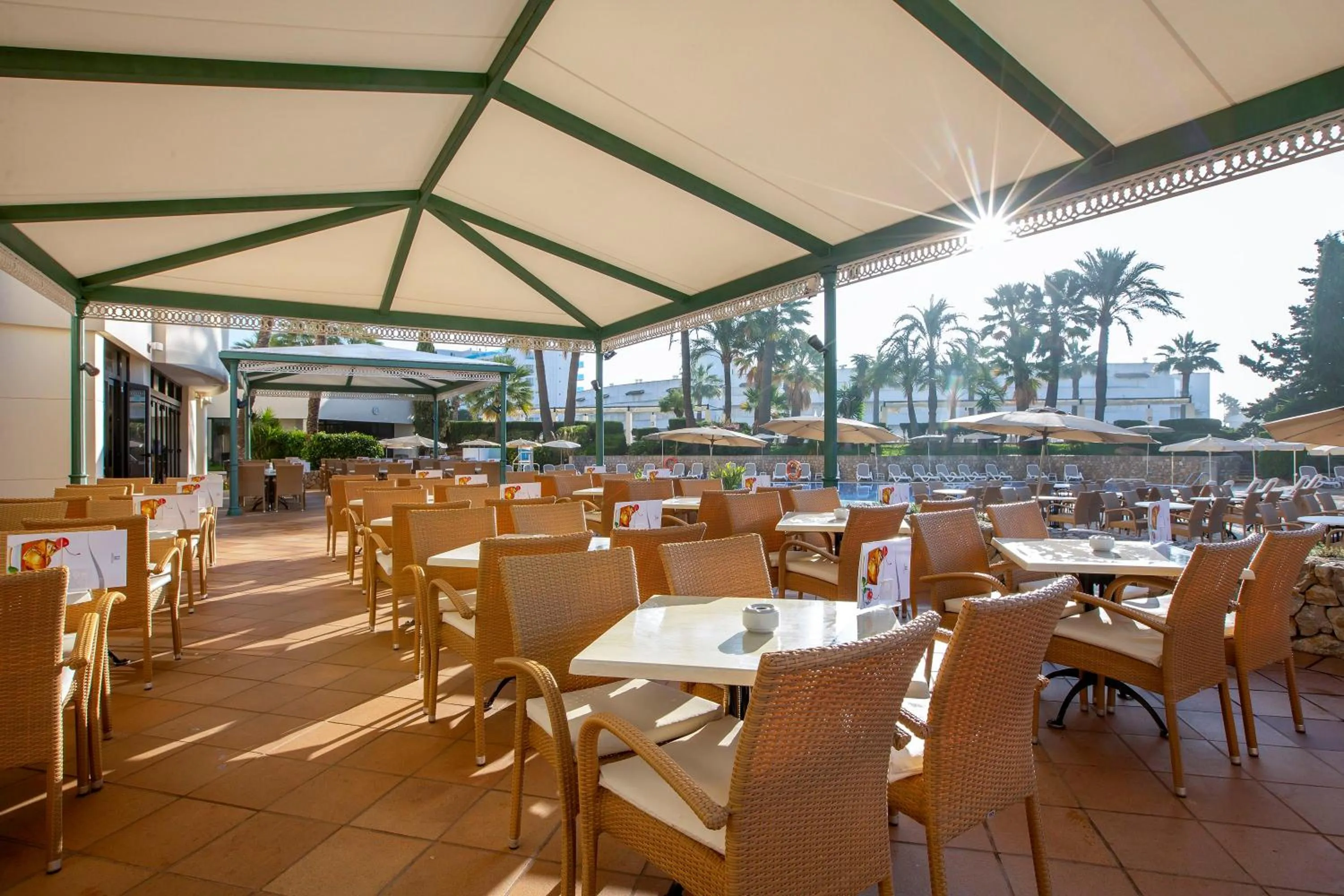 Restaurant/places to eat in Welikehotel Marfil Playa
