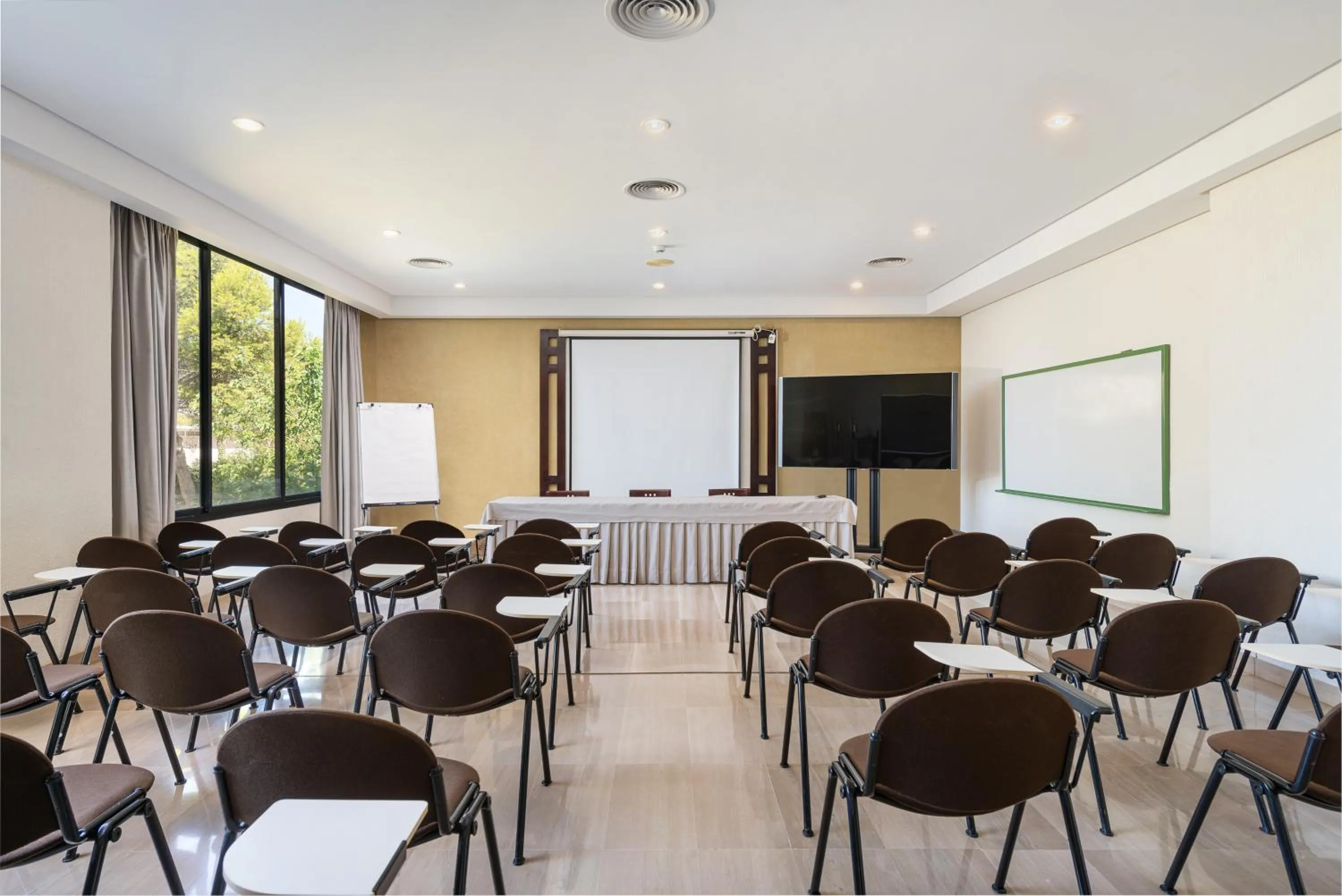 Meeting/conference room in Welikehotel Marfil Playa