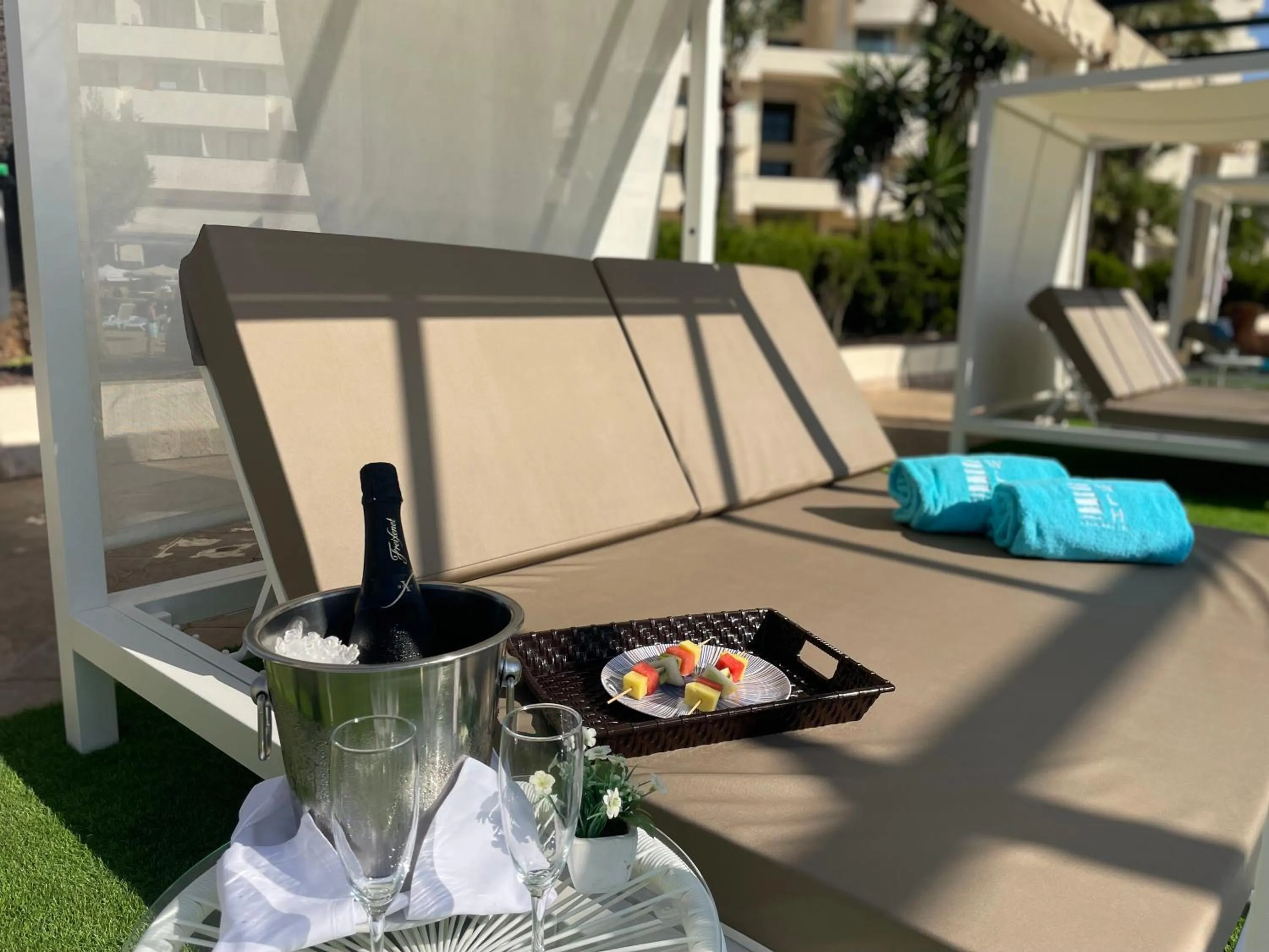 Swimming pool in Welikehotel Marfil Playa