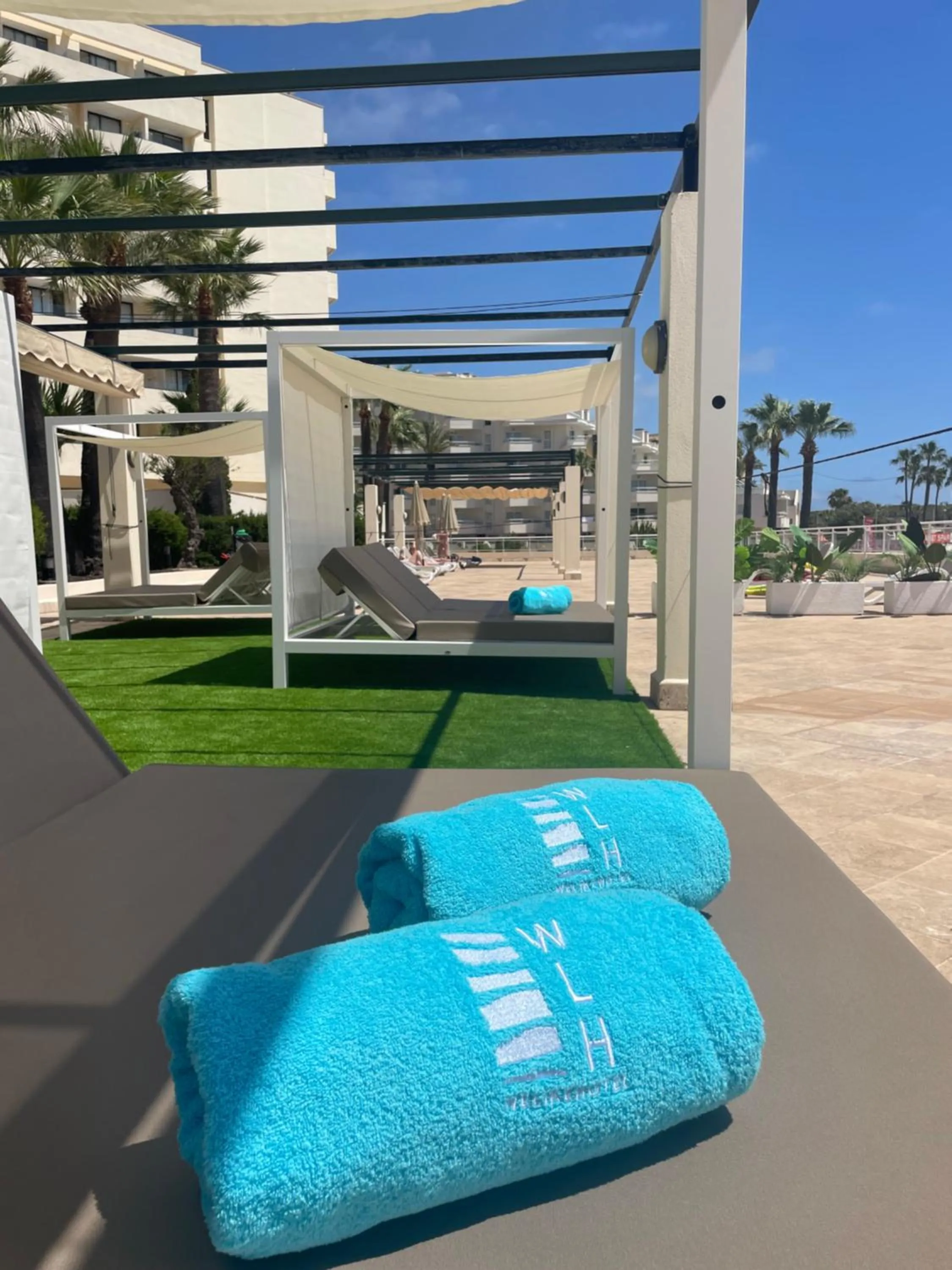 Swimming pool in Welikehotel Marfil Playa