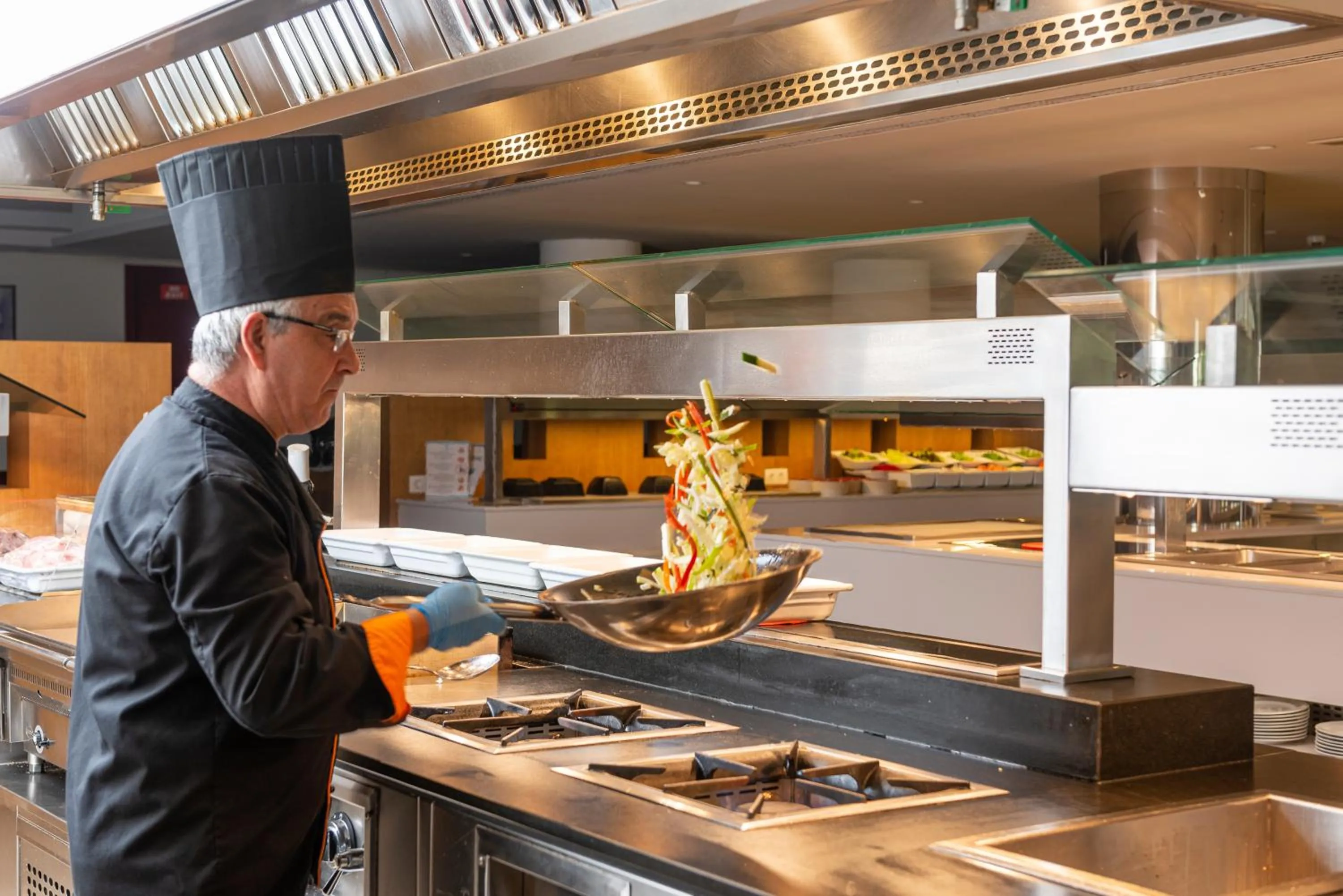 Restaurant/places to eat in Welikehotel Marfil Playa