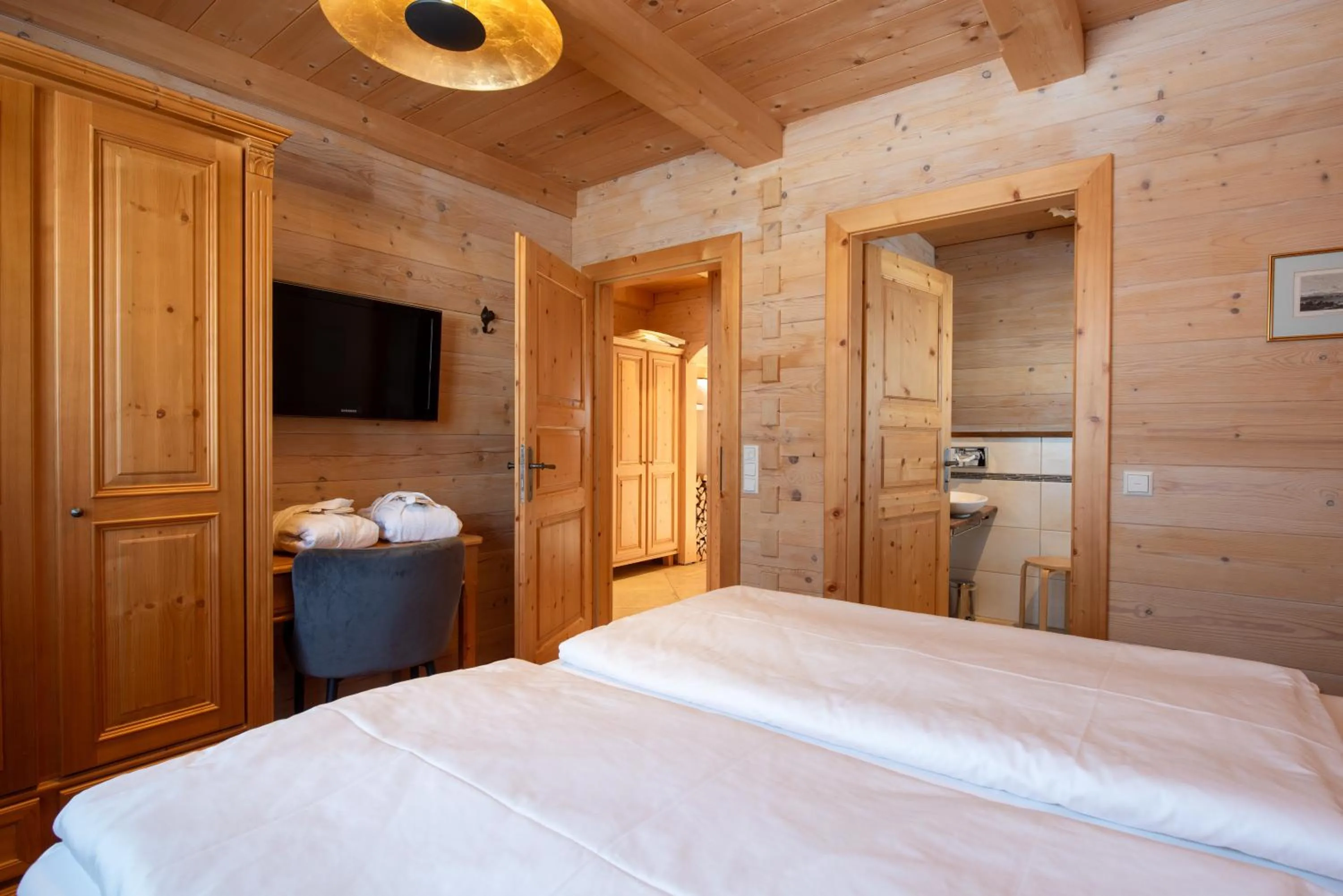 Bedroom, Bed in Chalets & Apartments Beim Waicher zwischen Salzburg und Chiemsee