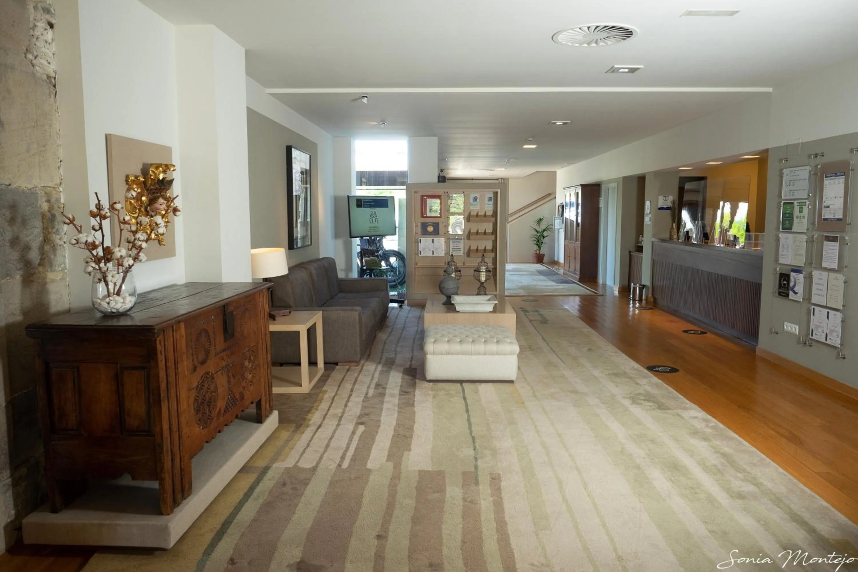 Lobby or reception in Parador de Argómaniz