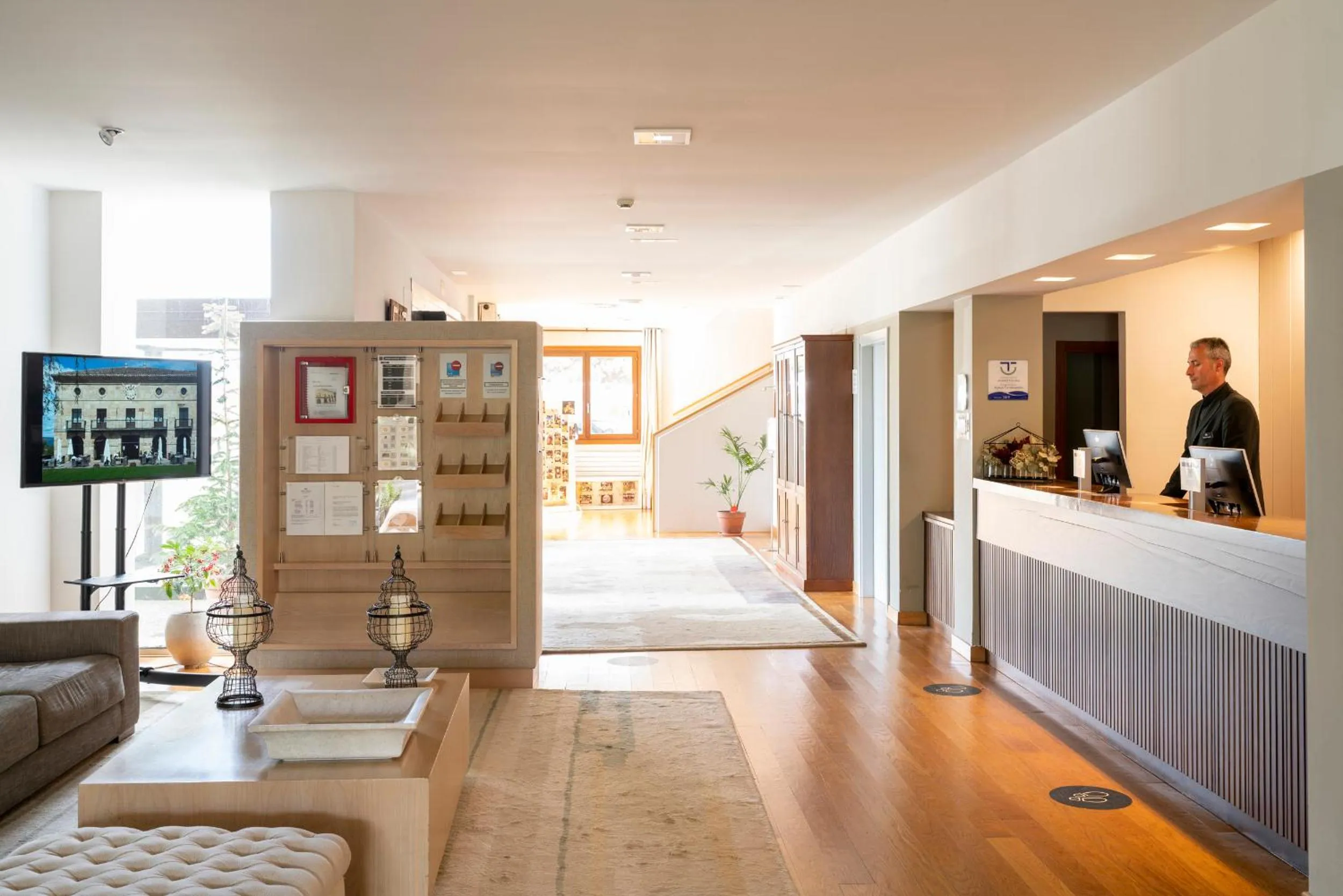 Lobby or reception in Parador de Argómaniz