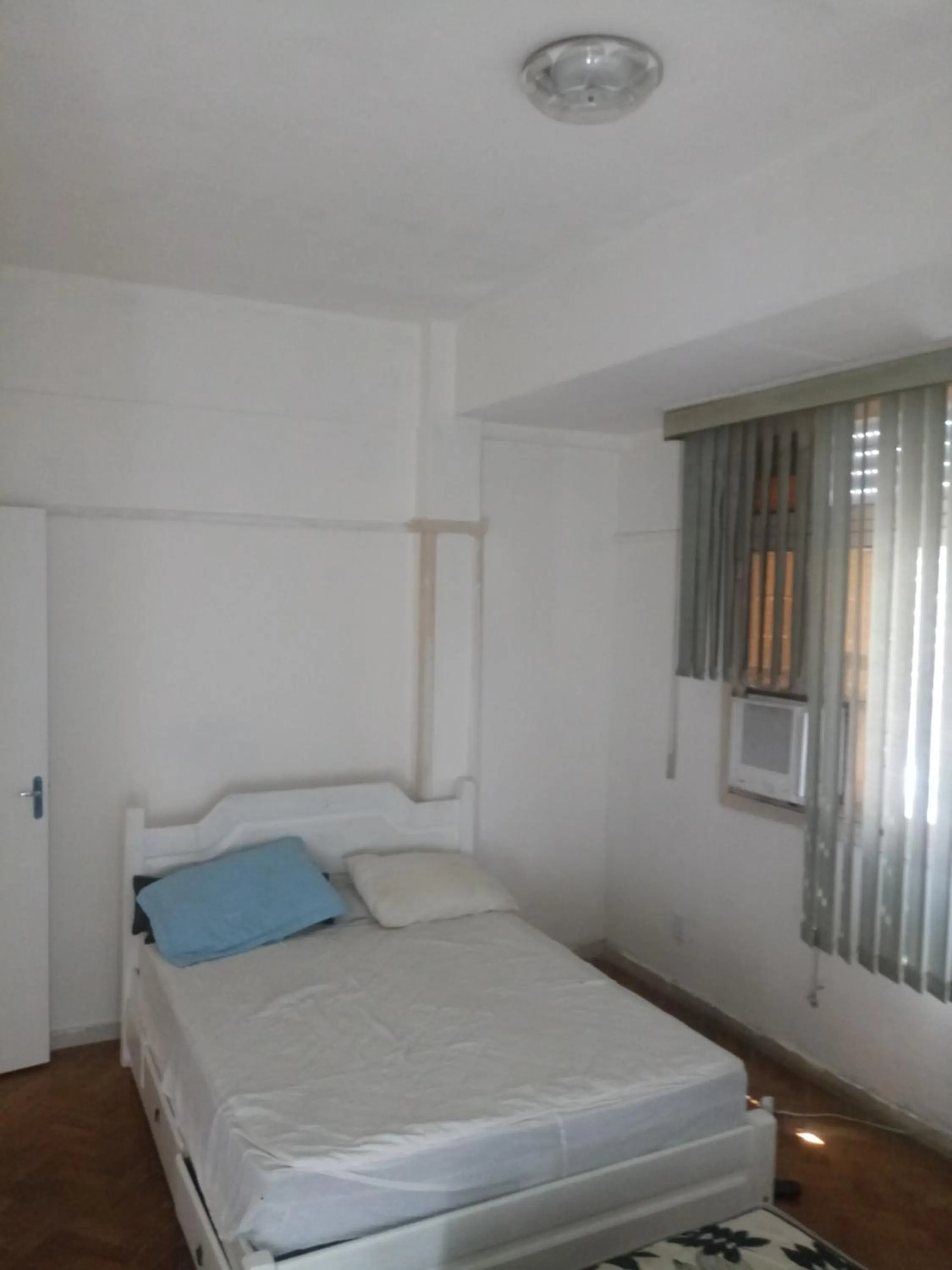 Bedroom, Bed in Copacabana Quadríssima da Praia