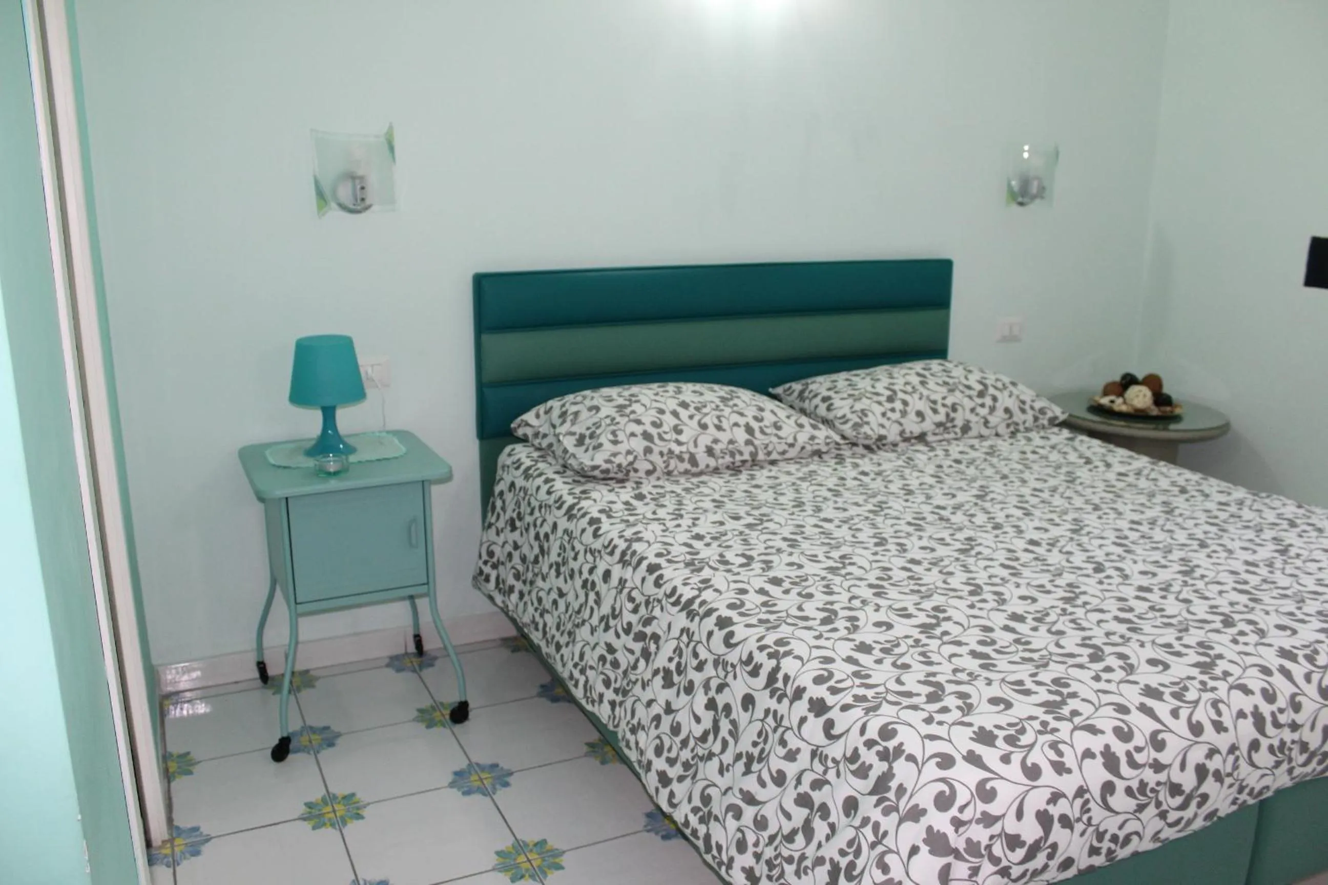 Photo of the whole room, Bed in Viaggio a Napoli B&B