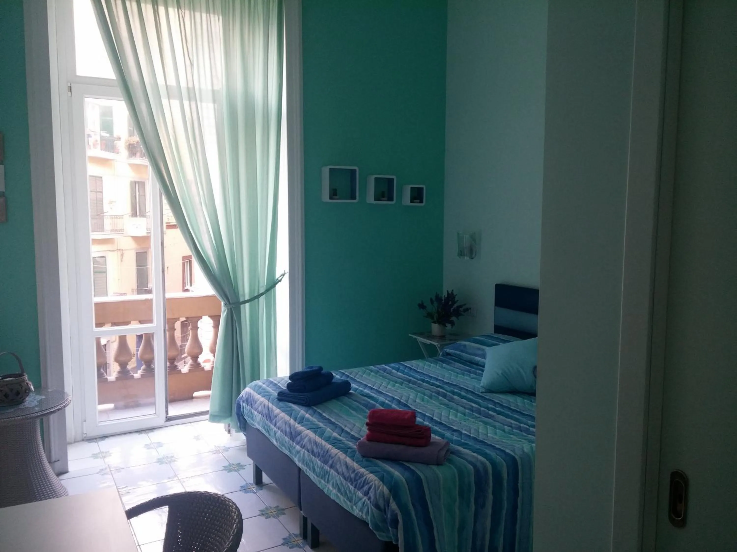 Photo of the whole room, Bed in Viaggio a Napoli B&B