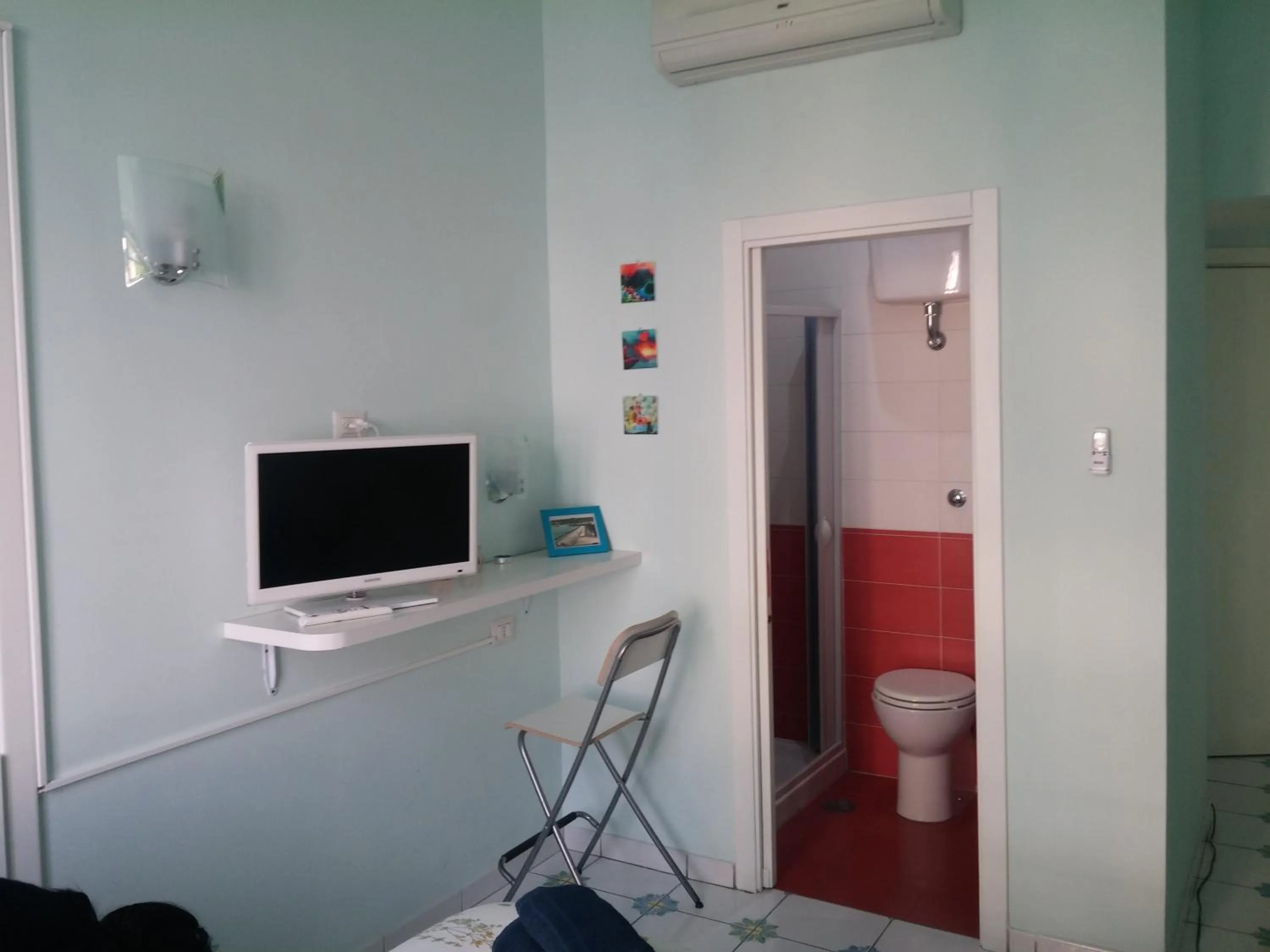 Photo of the whole room in Viaggio a Napoli B&B