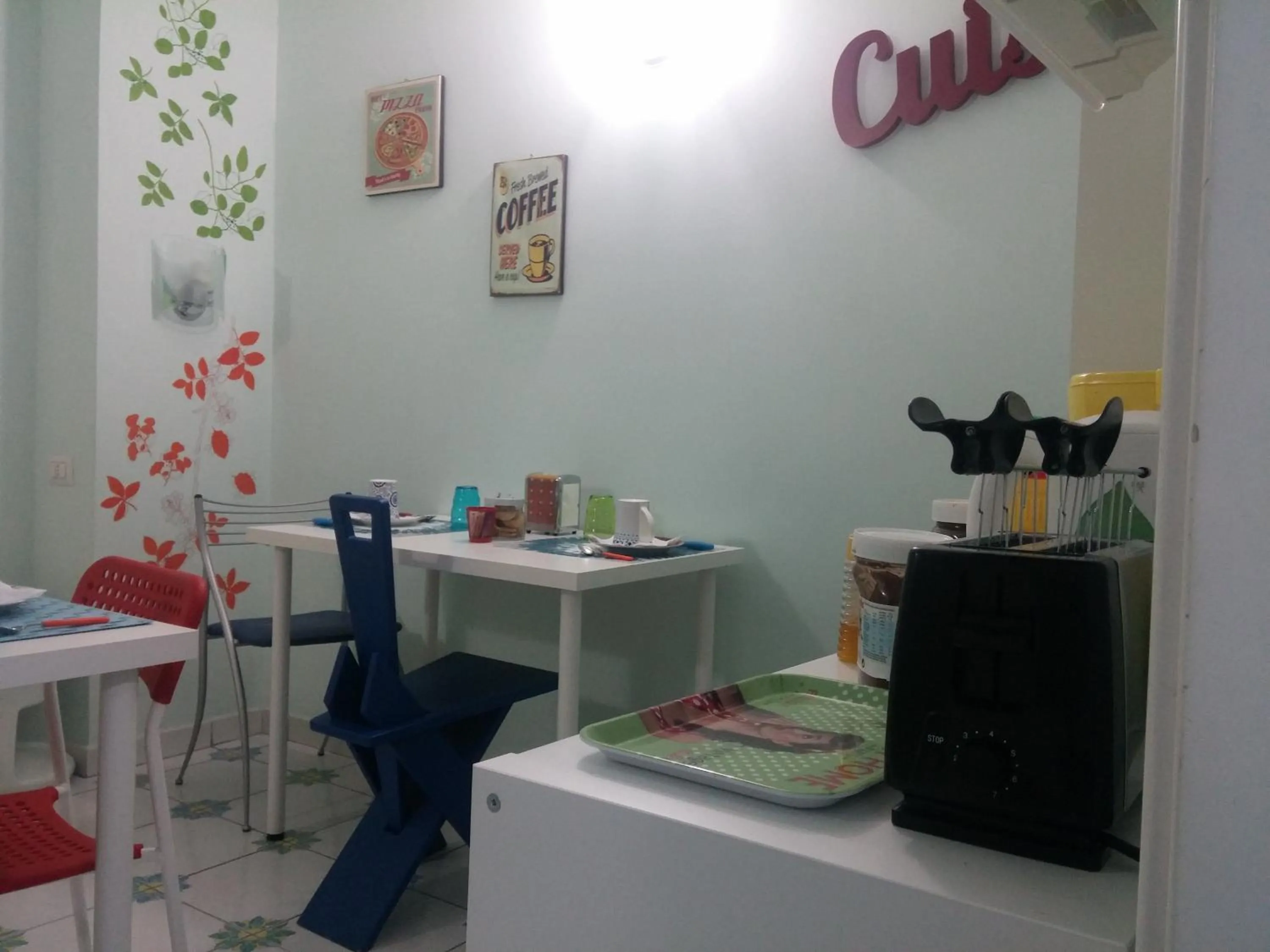 Communal kitchen in Viaggio a Napoli B&B